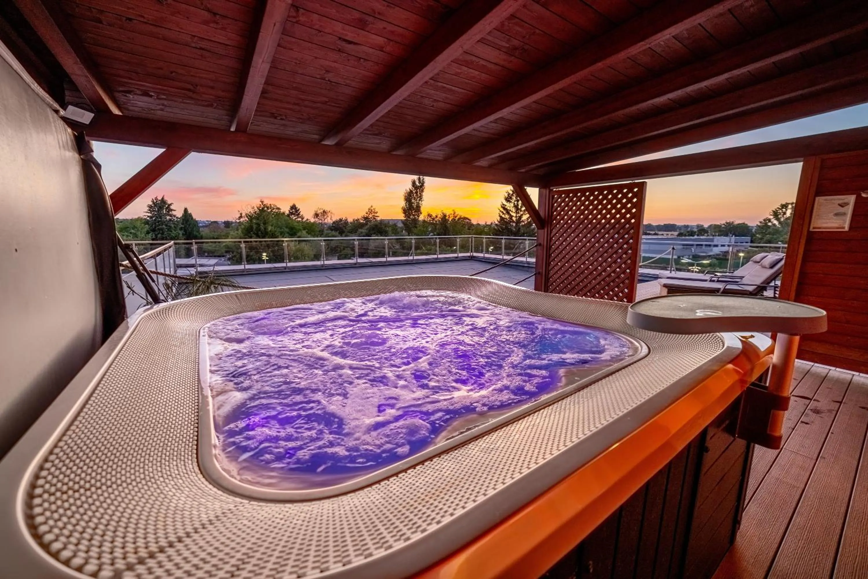 Hot Tub in Hotel Aura Design & Garden Pool