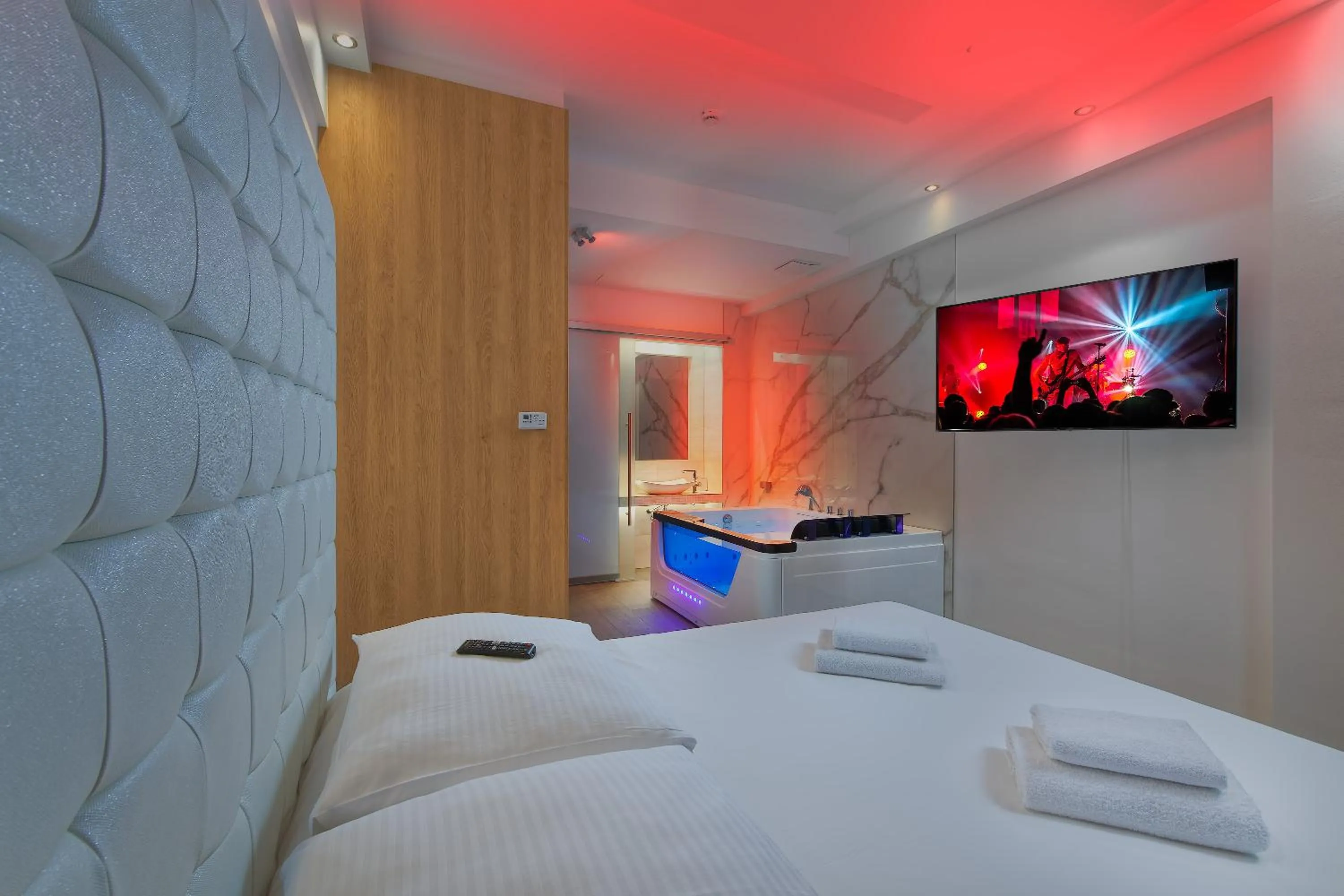 Photo of the whole room, Bed in Hotel Aura Design & Garden Pool