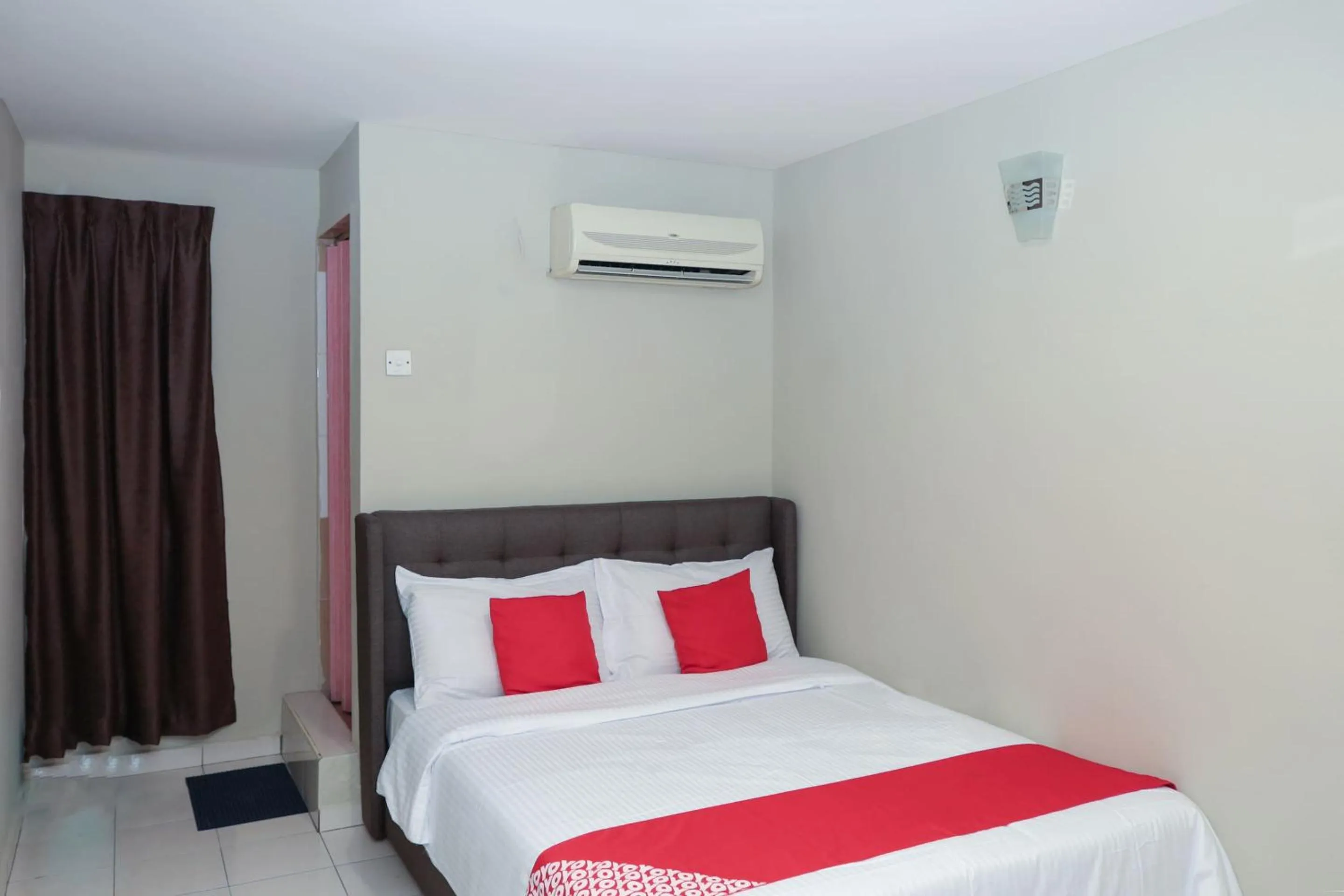 Bedroom in Hotel O Prima Saujana Budget Hotel