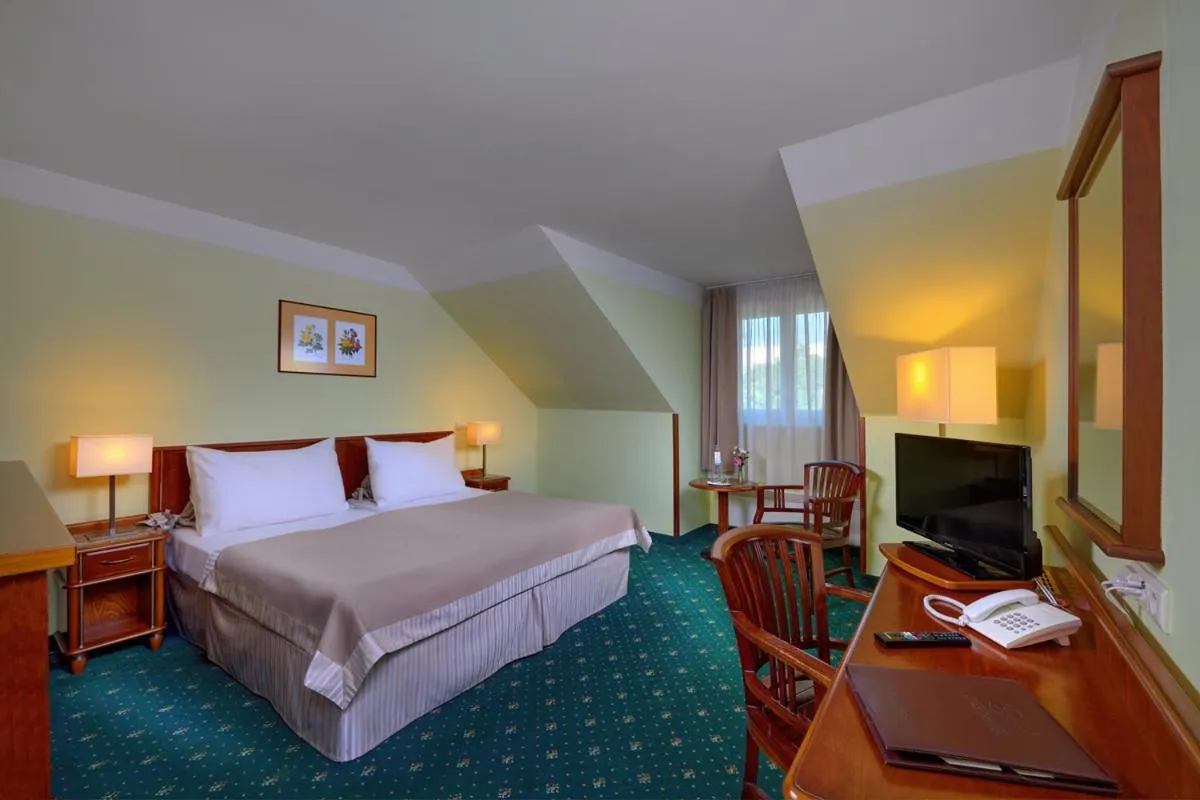 Bed in Hotel Selsky Dvur - Bohemian Village Courtyard