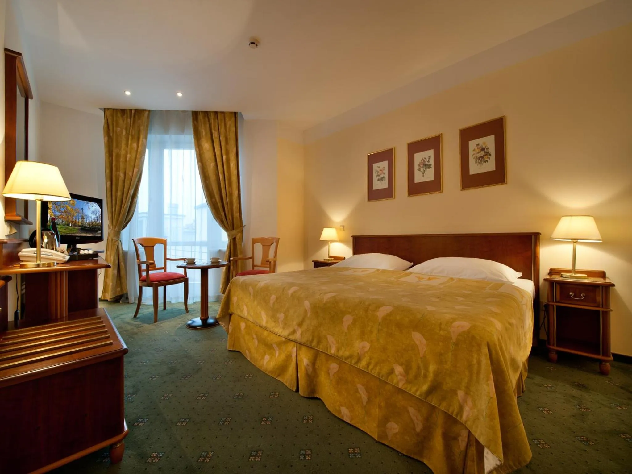 Bed in EA Hotel Rokoko