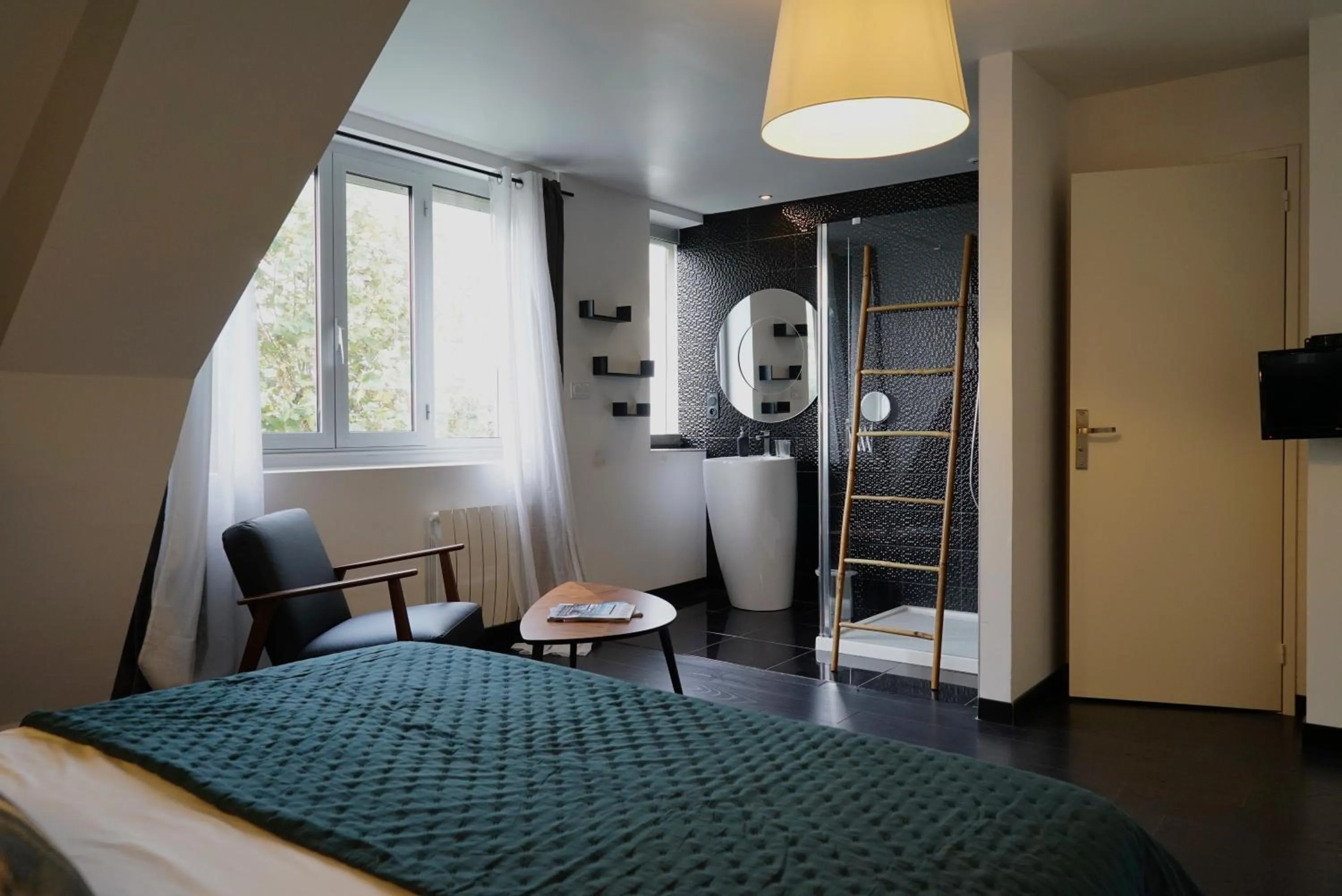 Photo of the whole room, Bed in La Villa des Sables