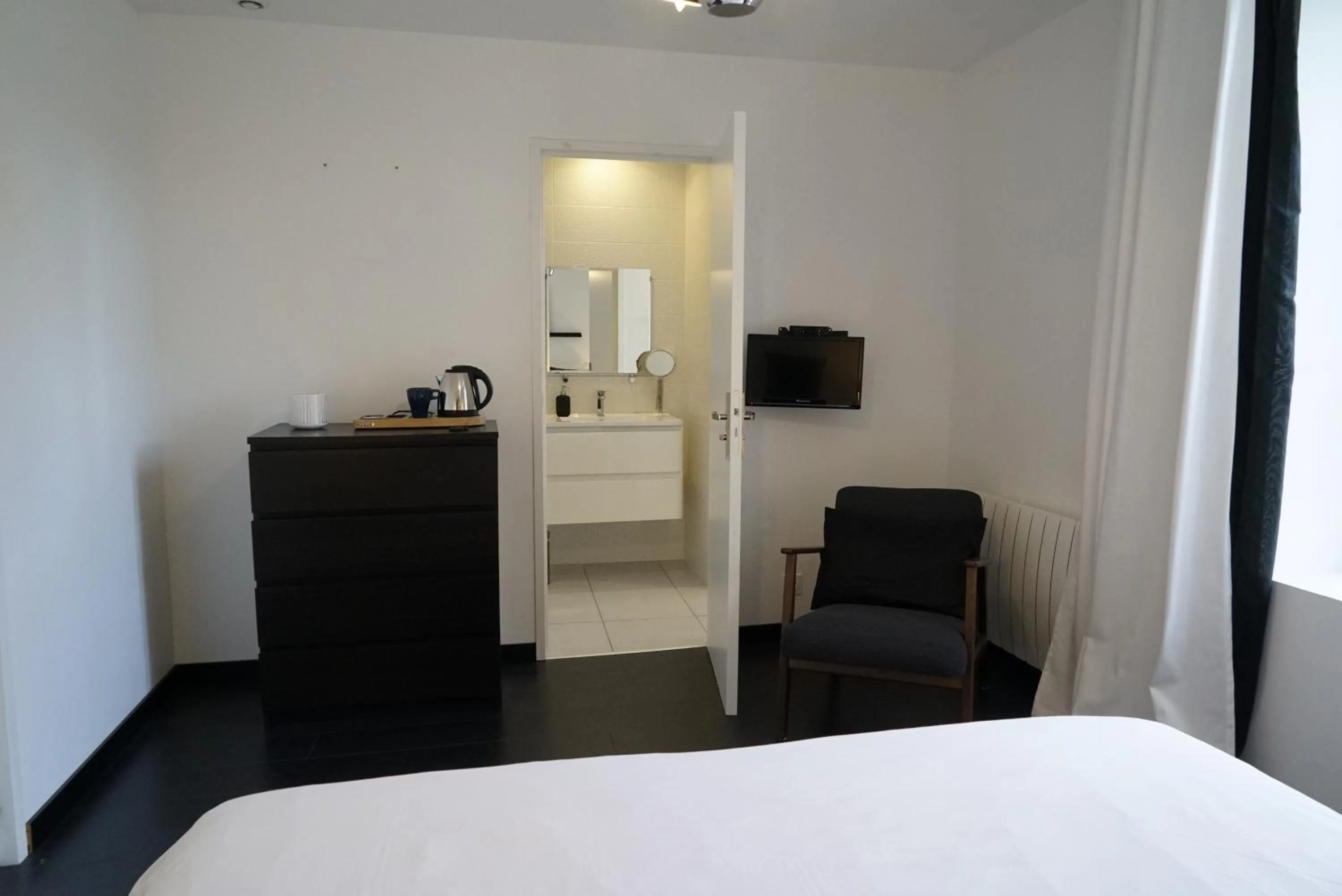 Bedroom, Bed in La Villa des Sables