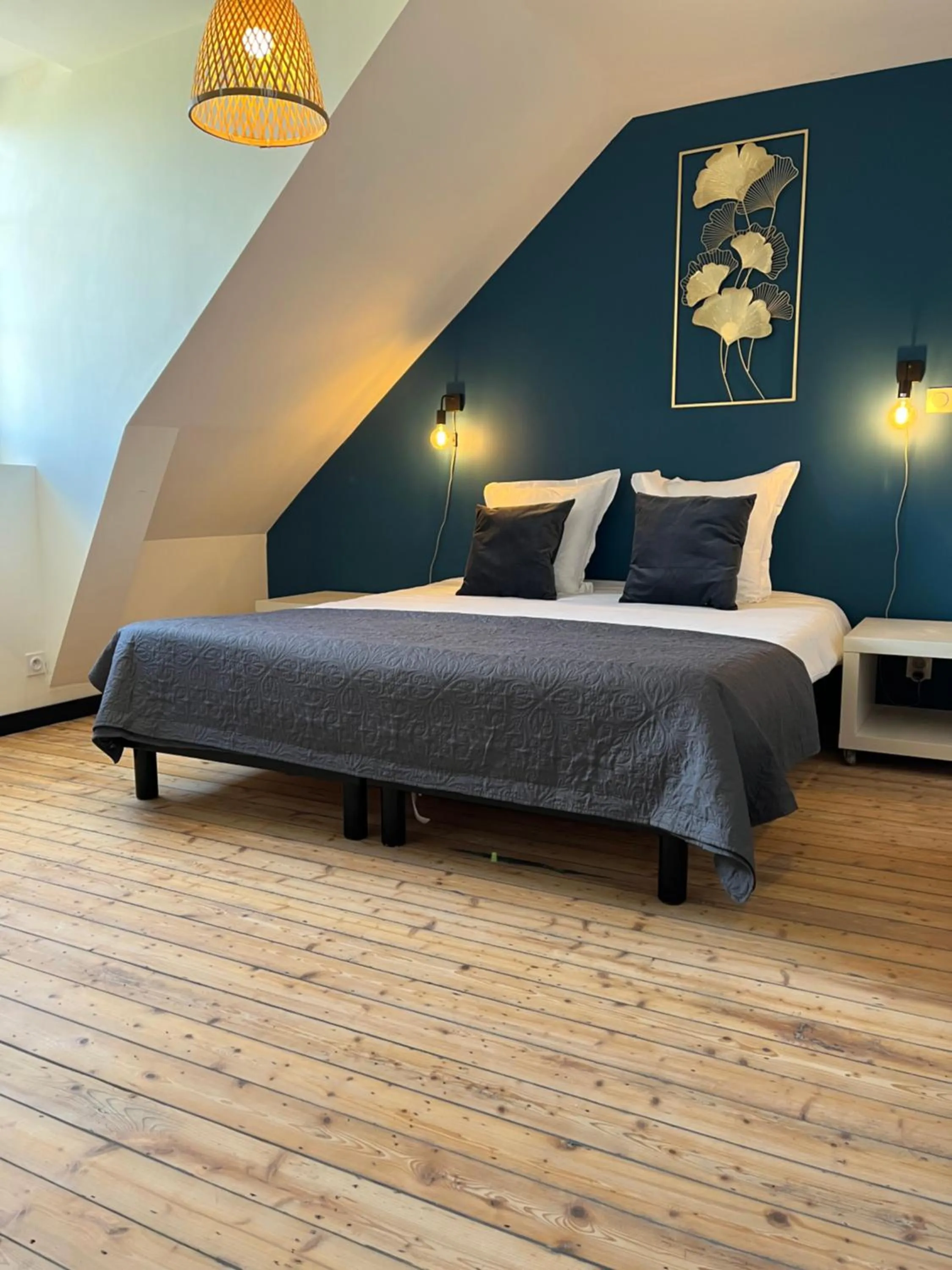 Photo of the whole room, Bed in La Villa des Sables