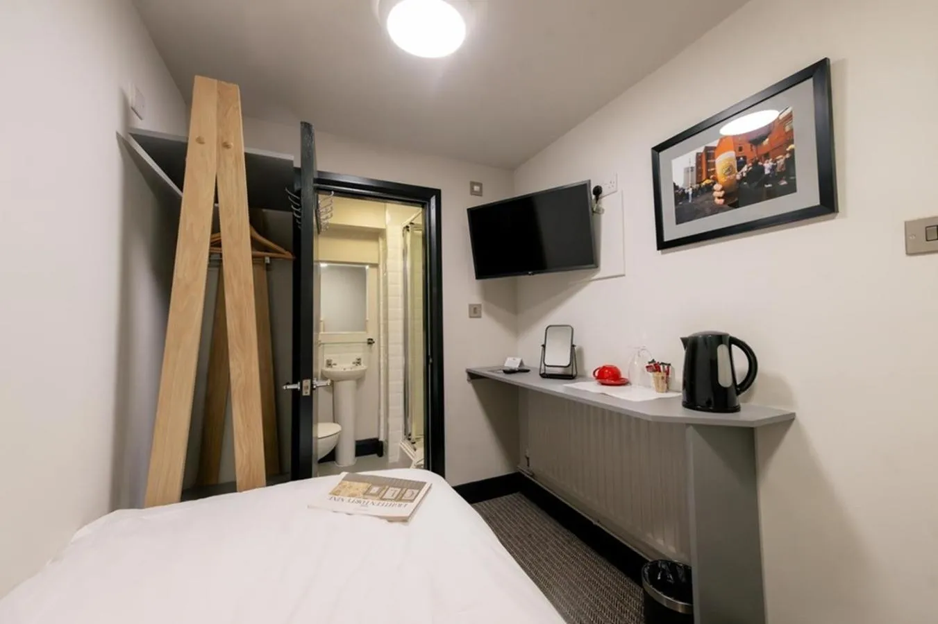 Single Room with Private Bathroom - single occupancy in Lower Turks Head