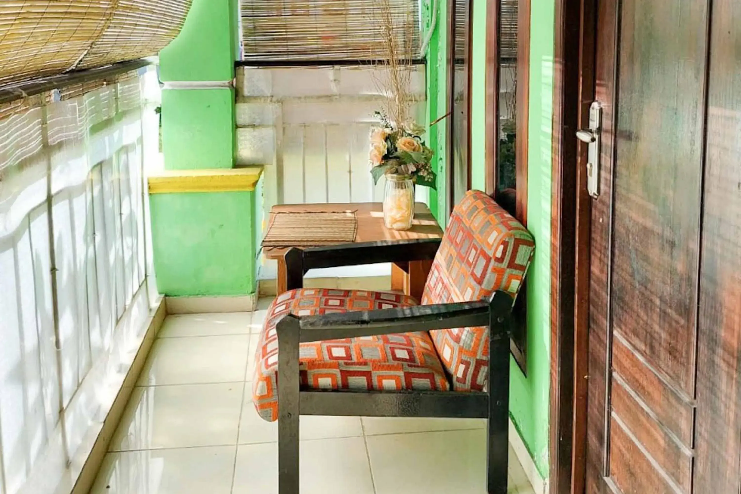 Patio in Quattrick Dee Homestay Mitra RedDoorz Patio in Quattrick Dee Homestay Mitra RedDoorz