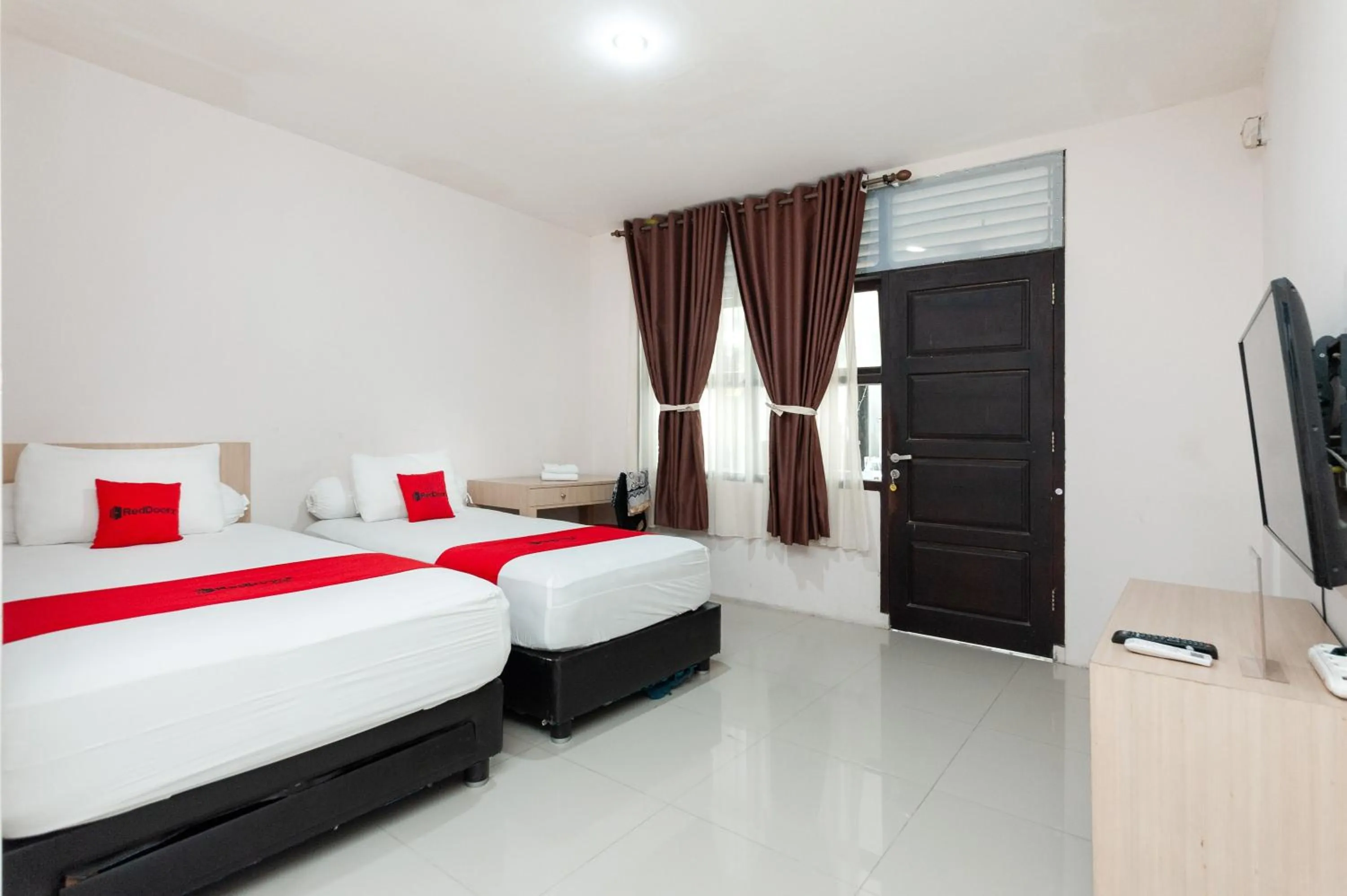 Bed in RedDoorz Syariah near Banda Aceh Convention Hall