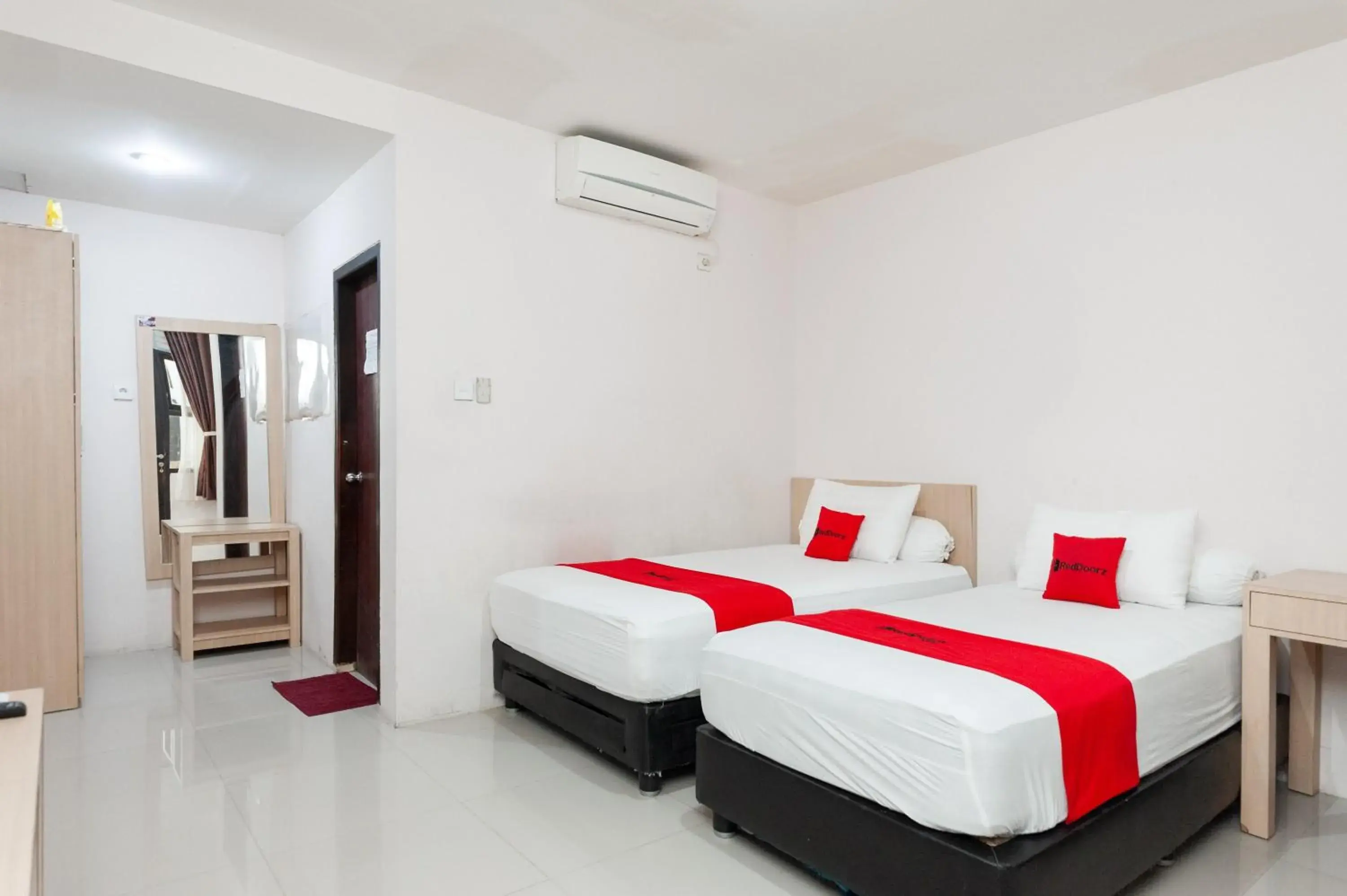 Bed in RedDoorz Syariah near Banda Aceh Convention Hall Bed in RedDoorz Syariah near Banda Aceh Convention Hall