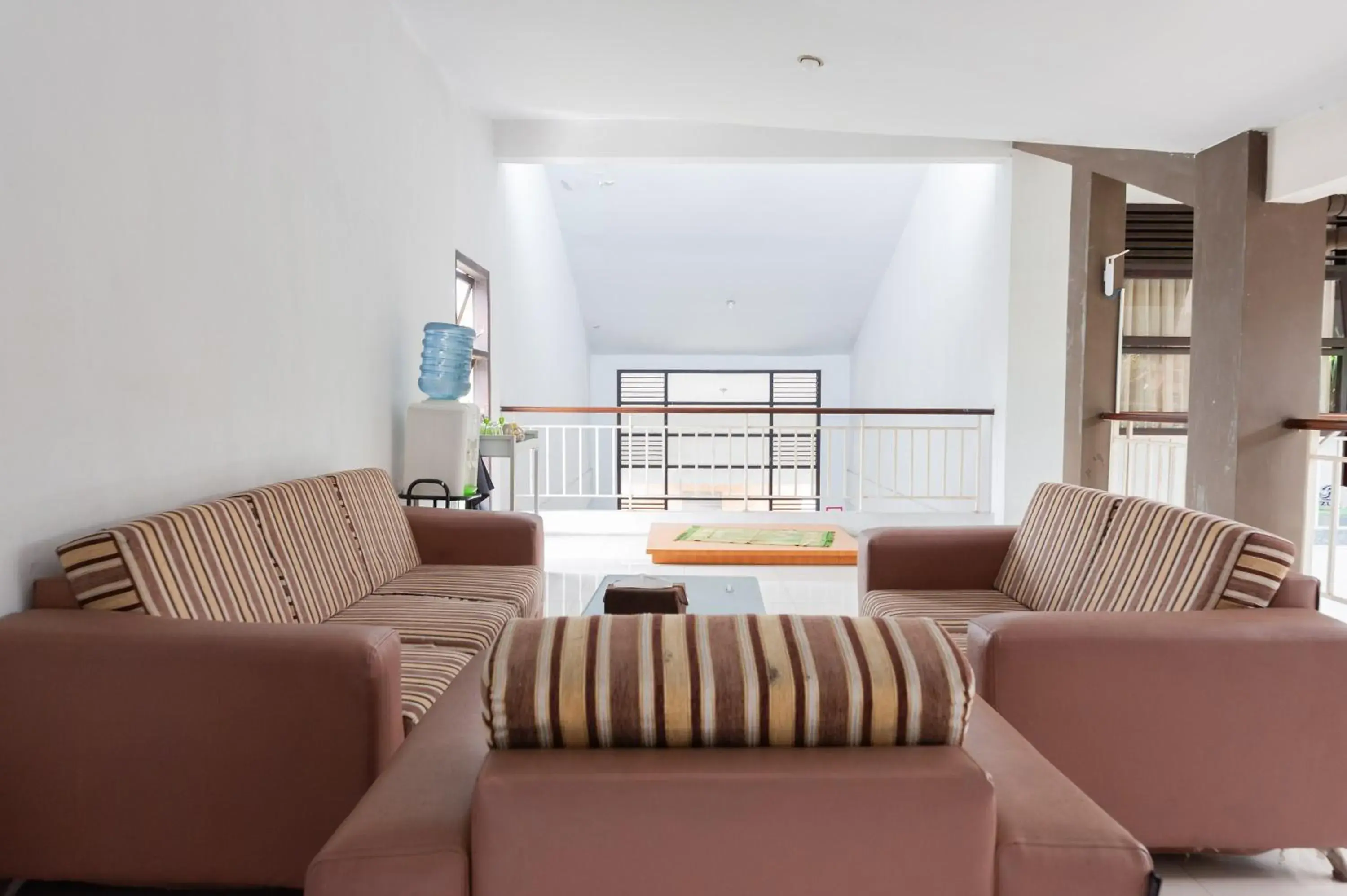 Seating area in RedDoorz Syariah near Banda Aceh Convention Hall Seating area in RedDoorz Syariah near Banda Aceh Convention Hall