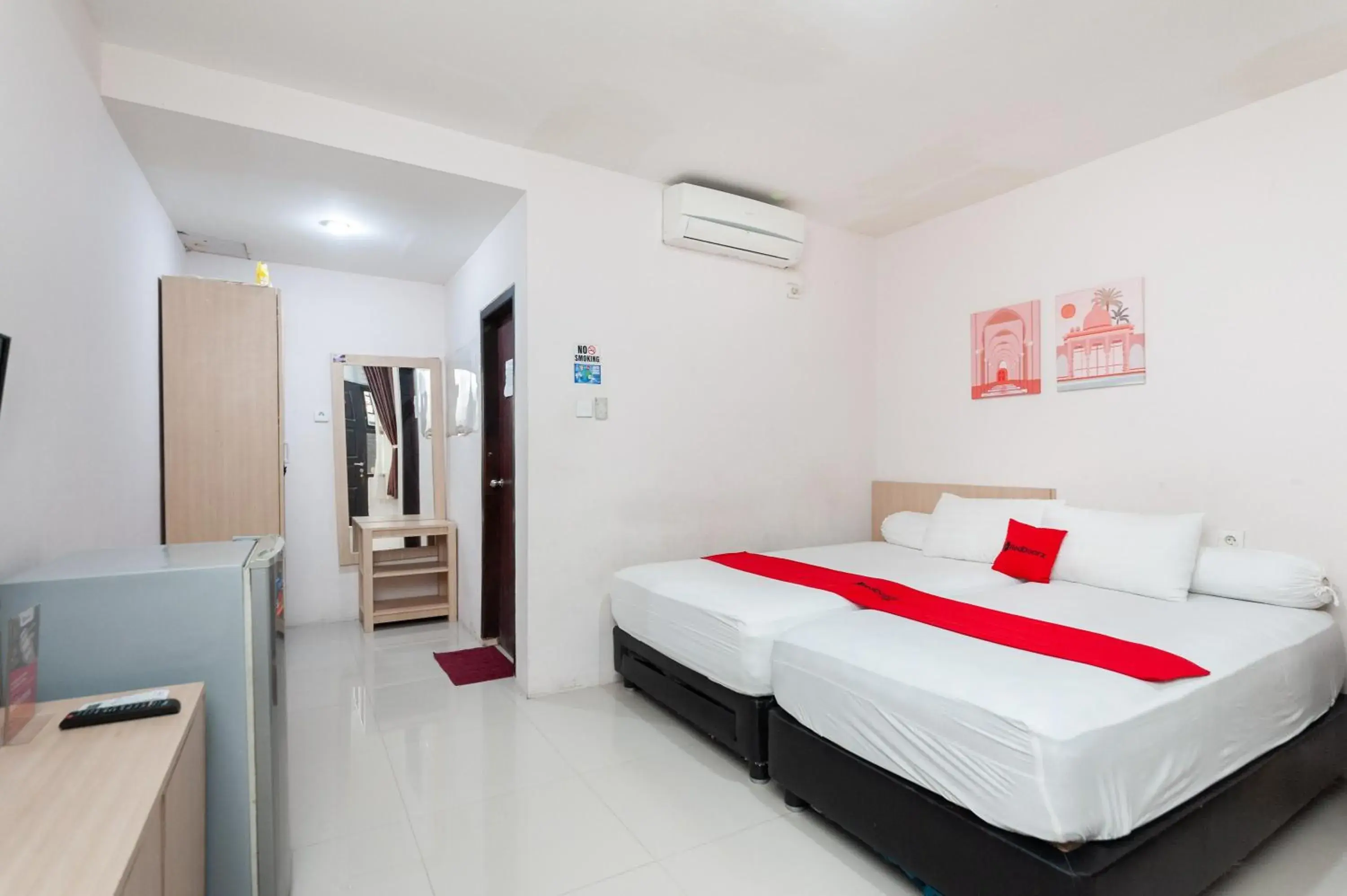 Bed in RedDoorz Syariah near Banda Aceh Convention Hall Bed in RedDoorz Syariah near Banda Aceh Convention Hall