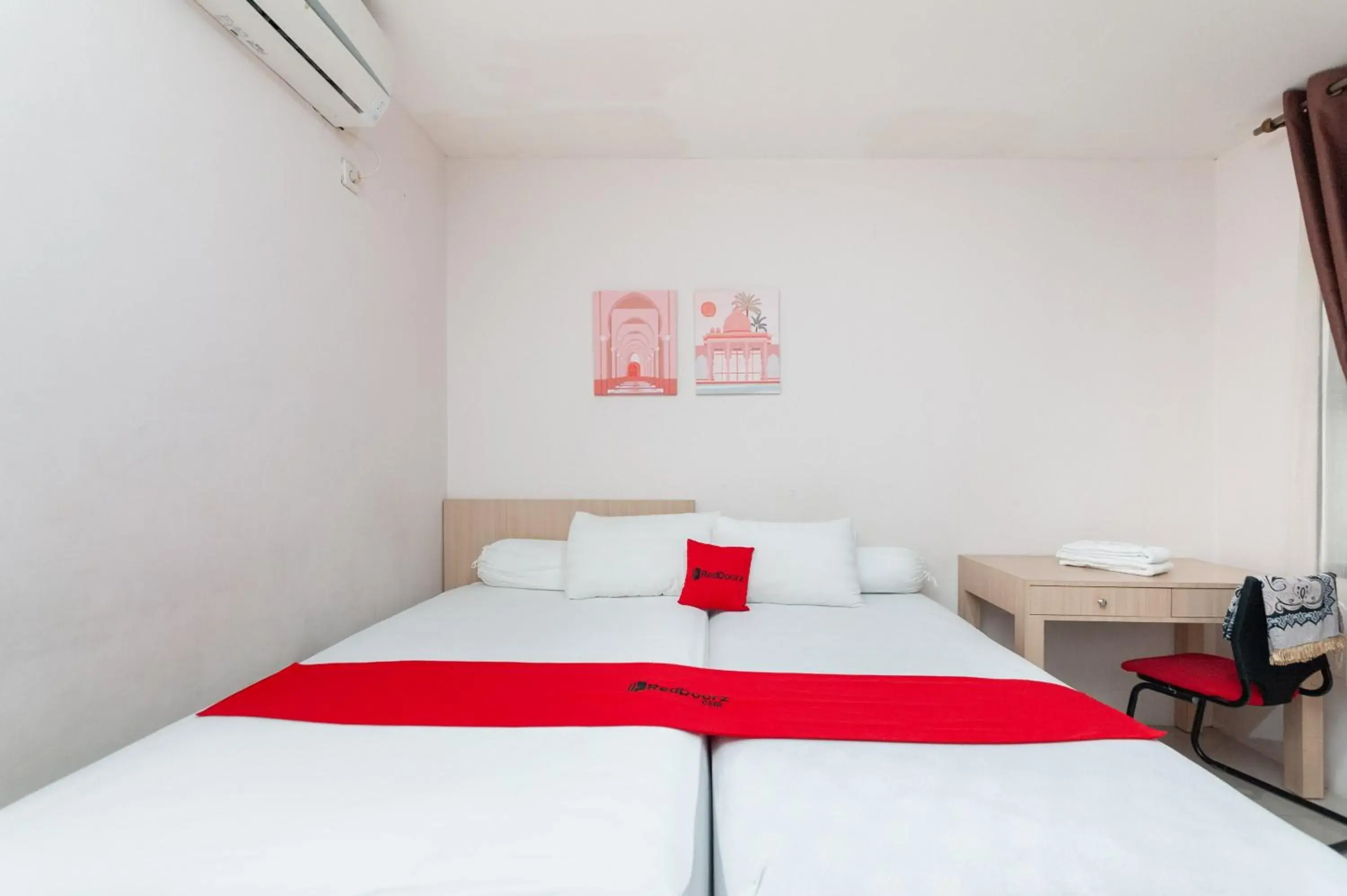 Bed in RedDoorz Syariah near Banda Aceh Convention Hall Bed in RedDoorz Syariah near Banda Aceh Convention Hall