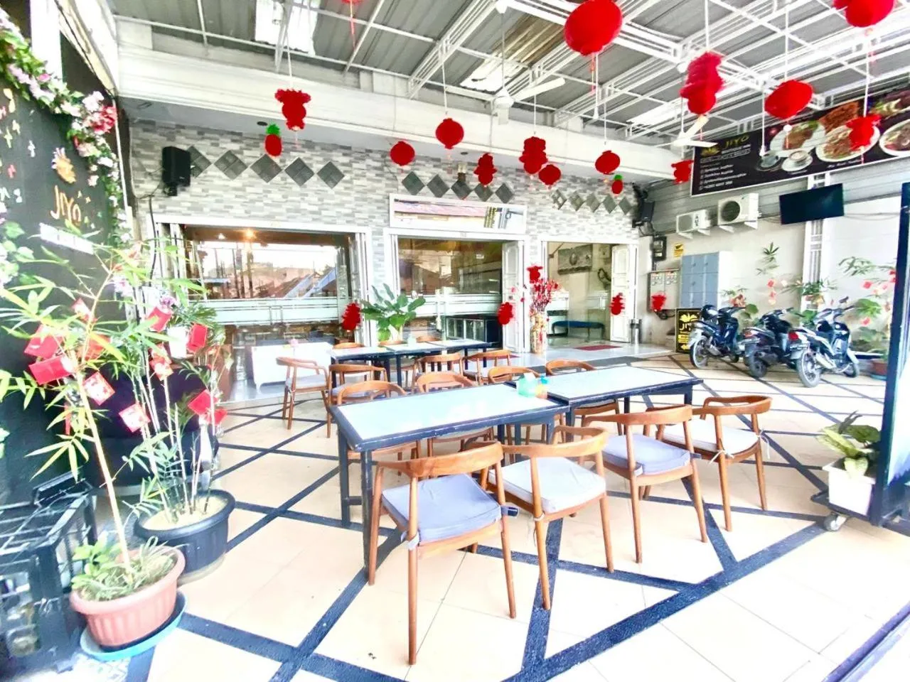 Restaurant/places to eat in JIYO BOUTIQUE Hotel