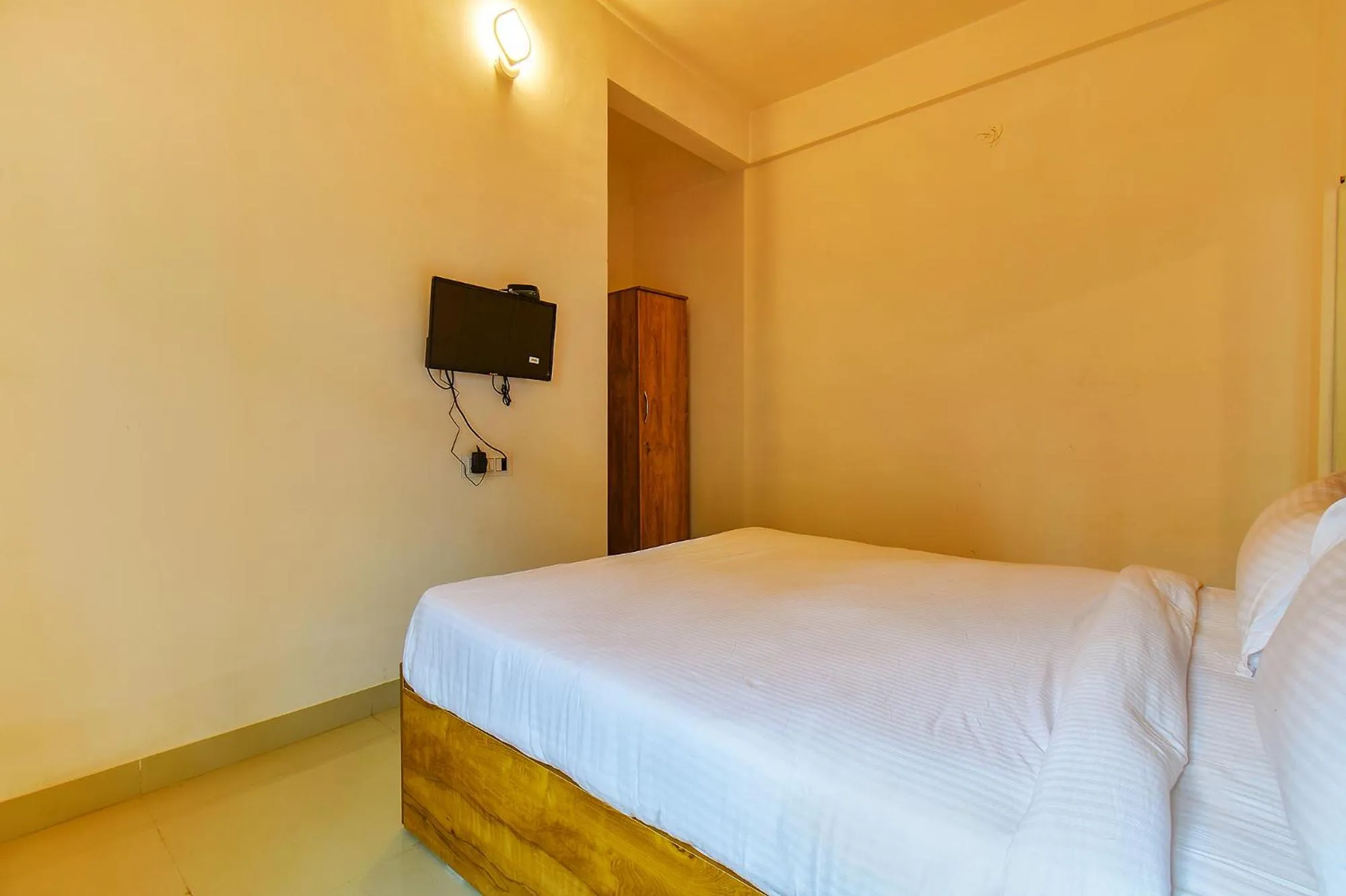 Bed in Via Tiru Residency