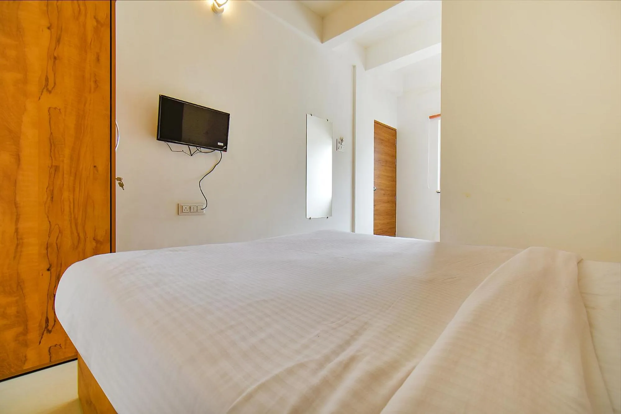 Bed in Via Tiru Residency