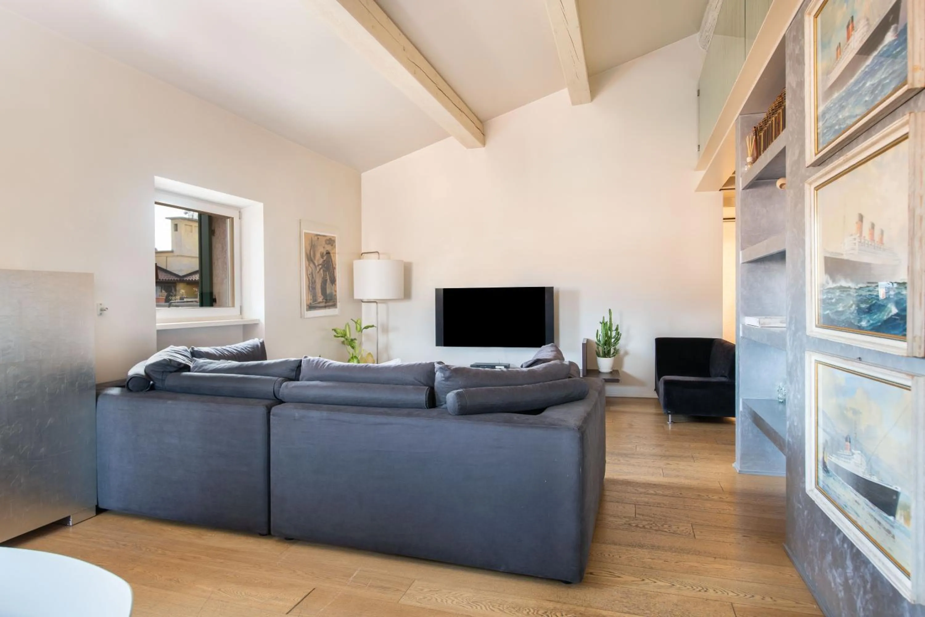 Living room in Stunning top floor flat in the heart of Verona
