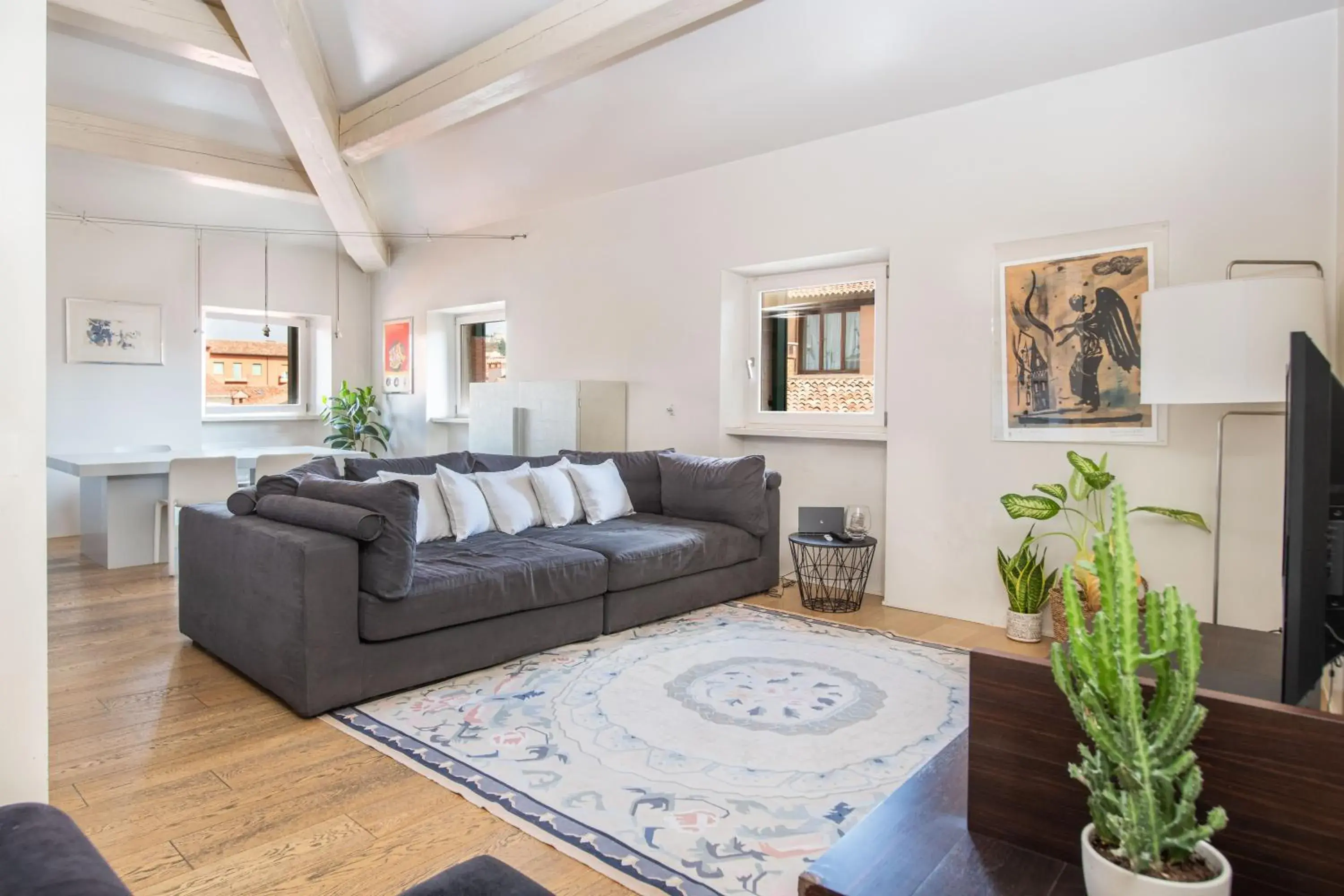 Stunning top floor flat in the heart of Verona Stunning top floor flat in the heart of Verona