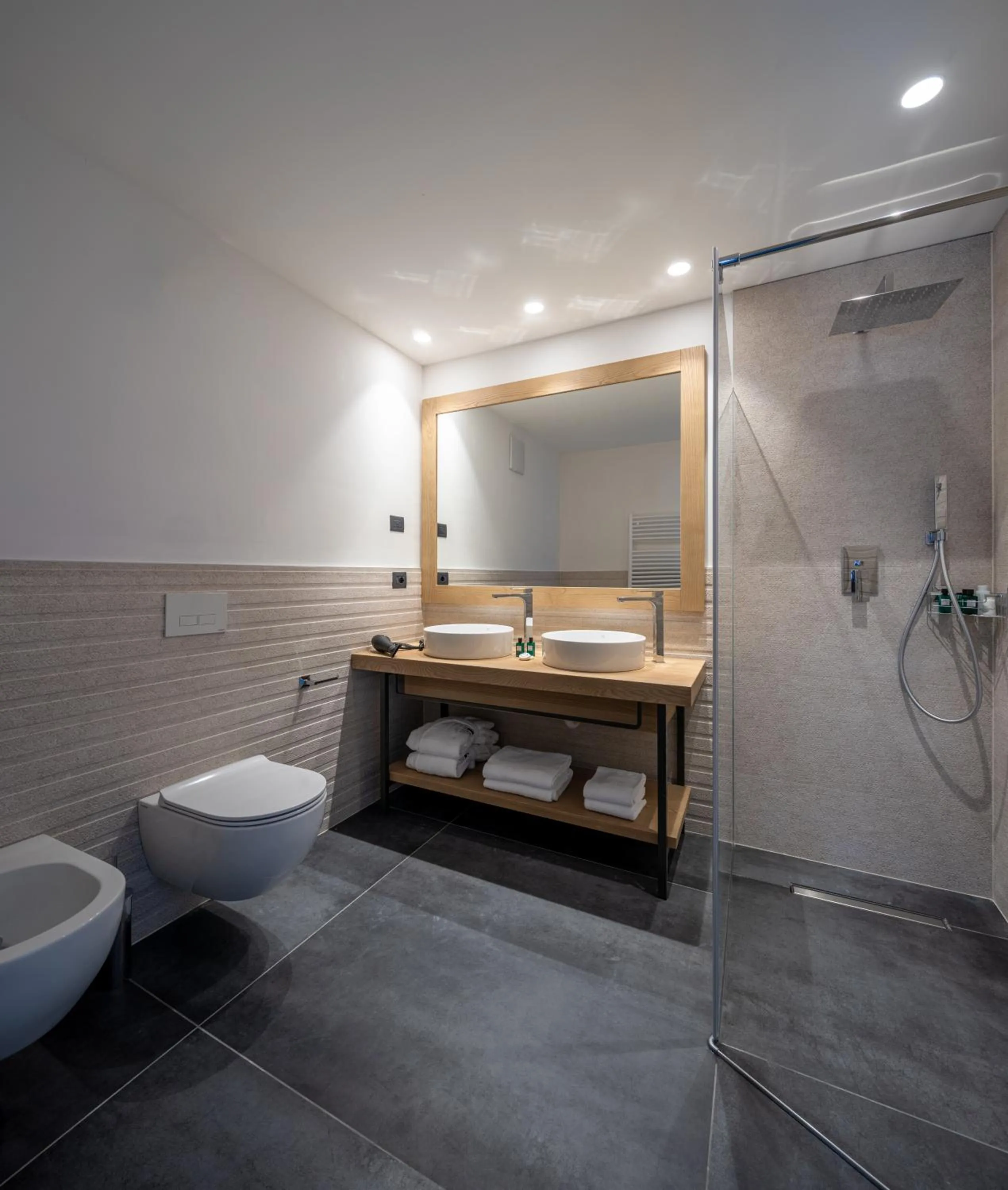 Bathroom in Aris Apartments & Sky Pool - Tonelli Hotels - Adult Friendly
