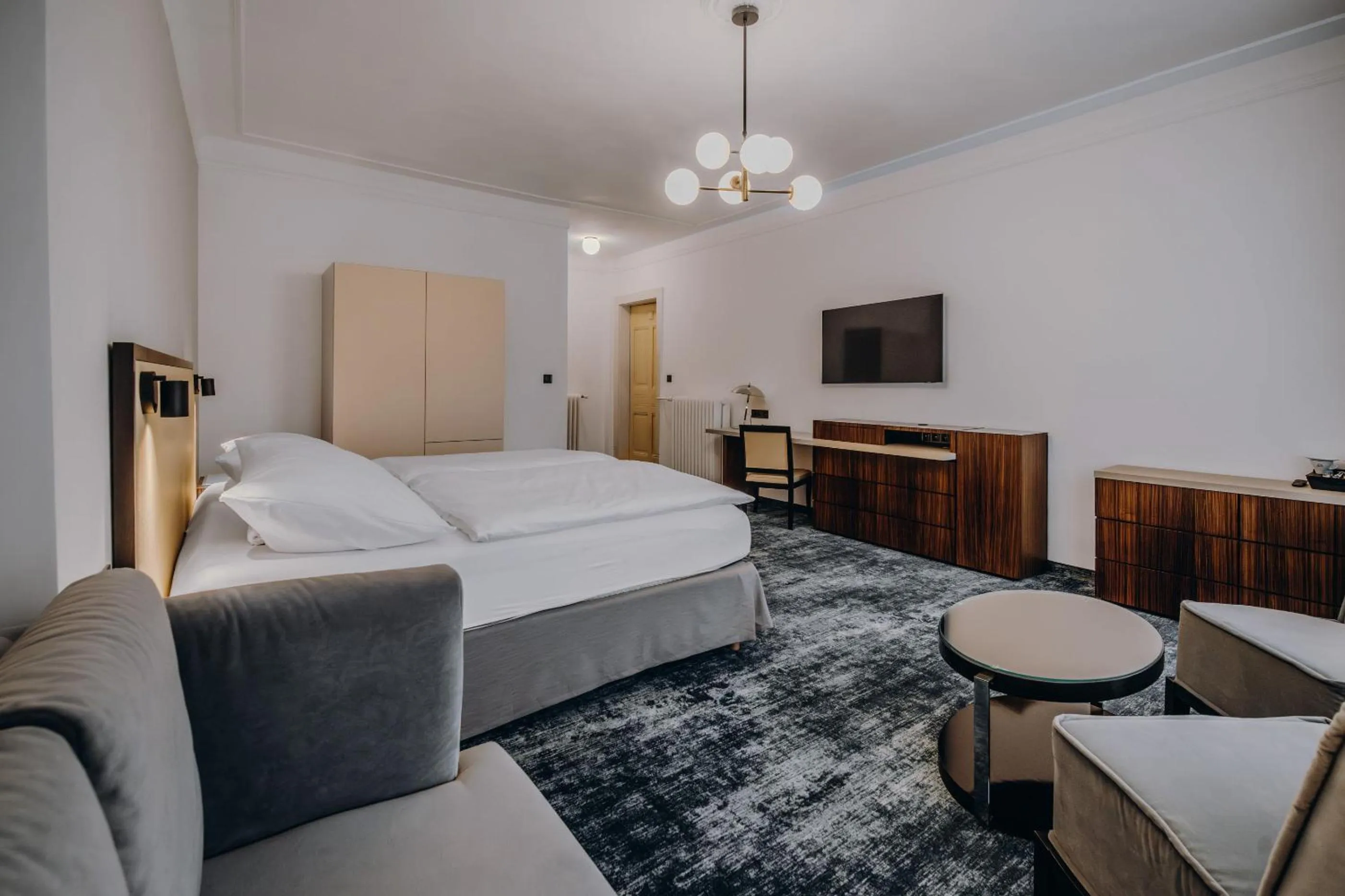 Bed in Esplanade Self Check-in Hotel