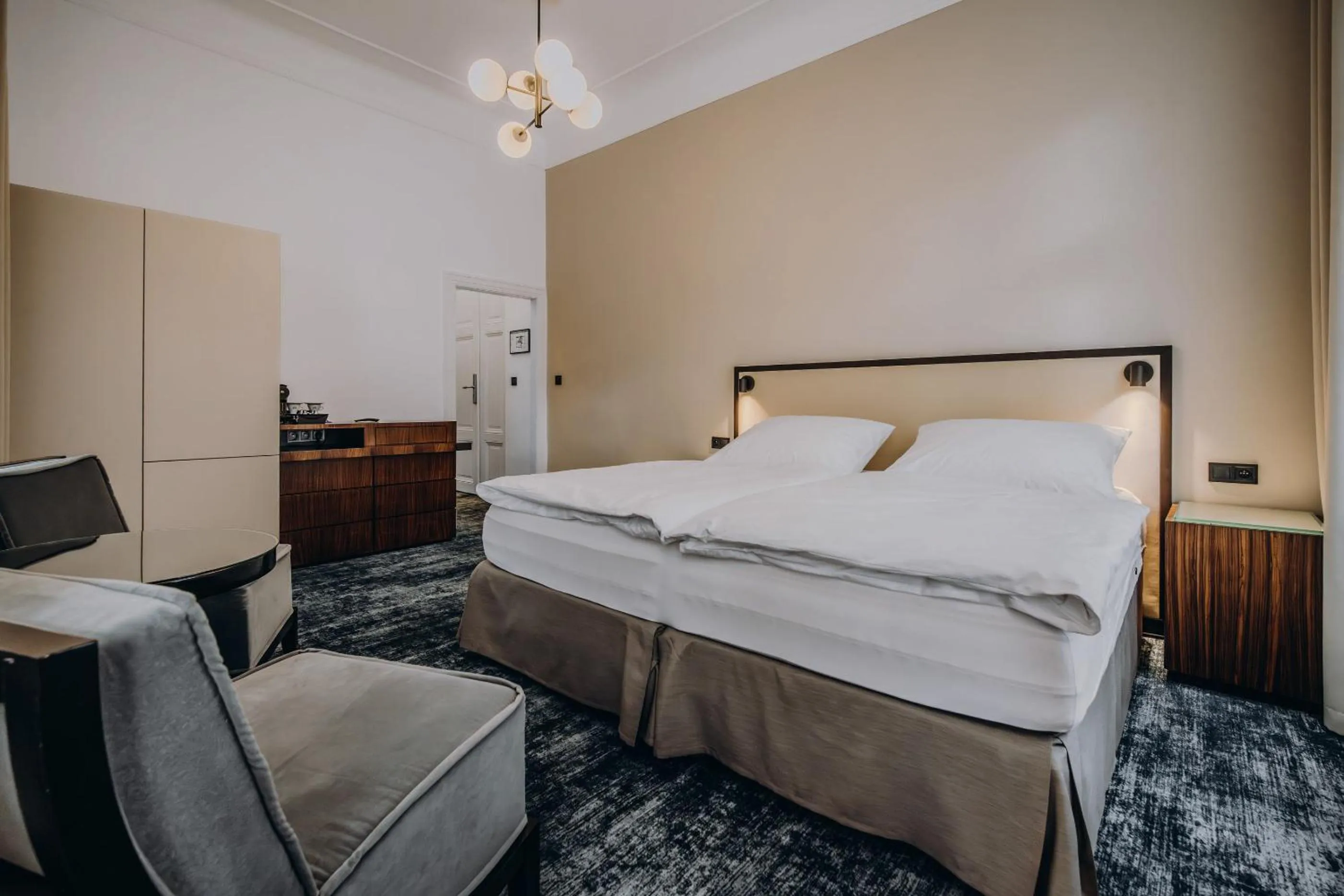 Bed in Esplanade Self Check-in Hotel