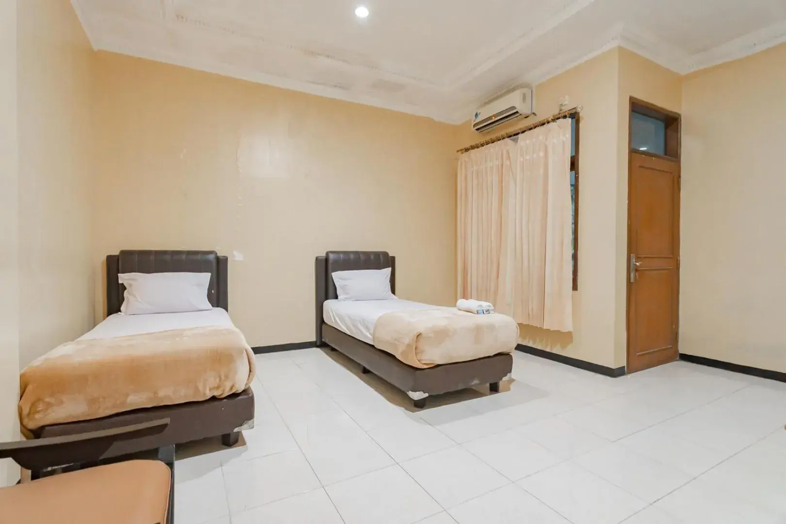 Bedroom, Bed in Hotel Markoni Pamanukan Mitra RedDoorz Bedroom, Bed in Hotel Markoni Pamanukan Mitra RedDoorz