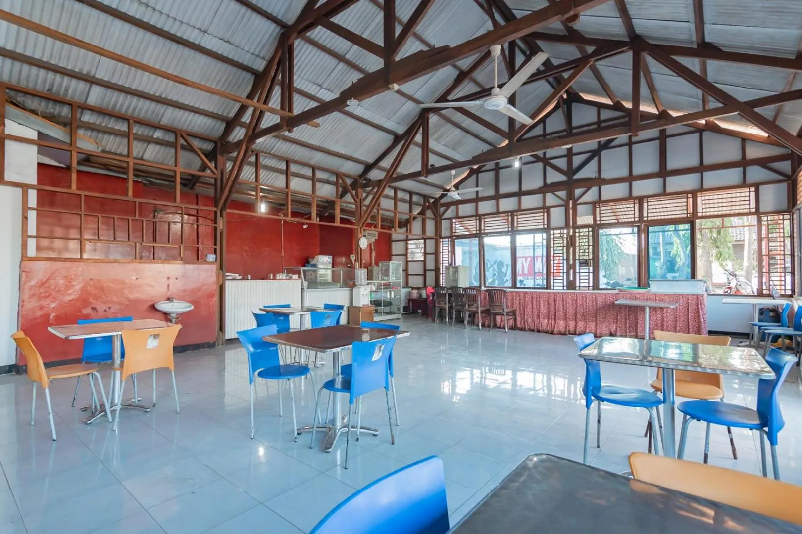 Restaurant/places to eat in Hotel Markoni Pamanukan Mitra RedDoorz