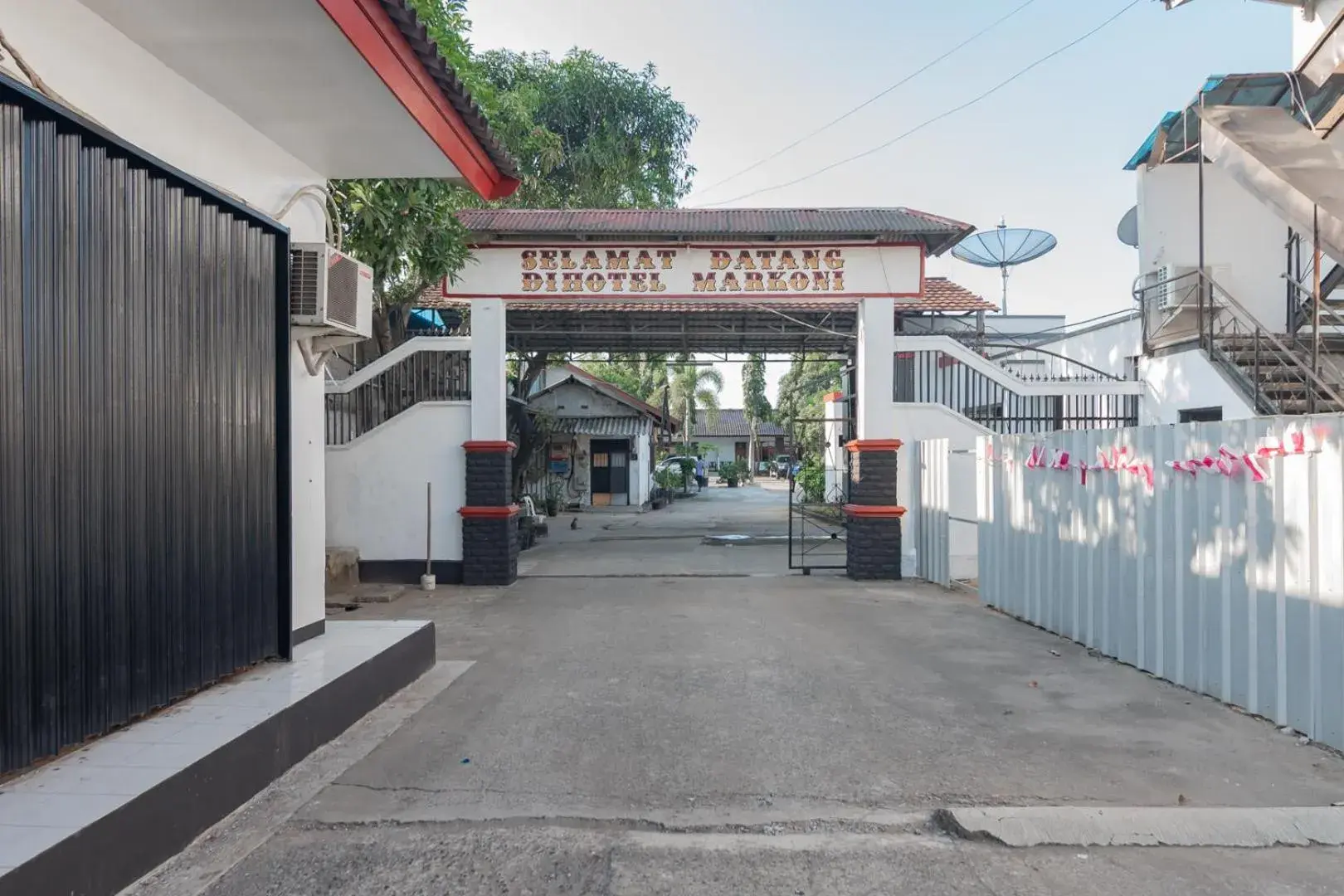 Facade/entrance in Hotel Markoni Pamanukan Mitra RedDoorz Facade/entrance in Hotel Markoni Pamanukan Mitra RedDoorz