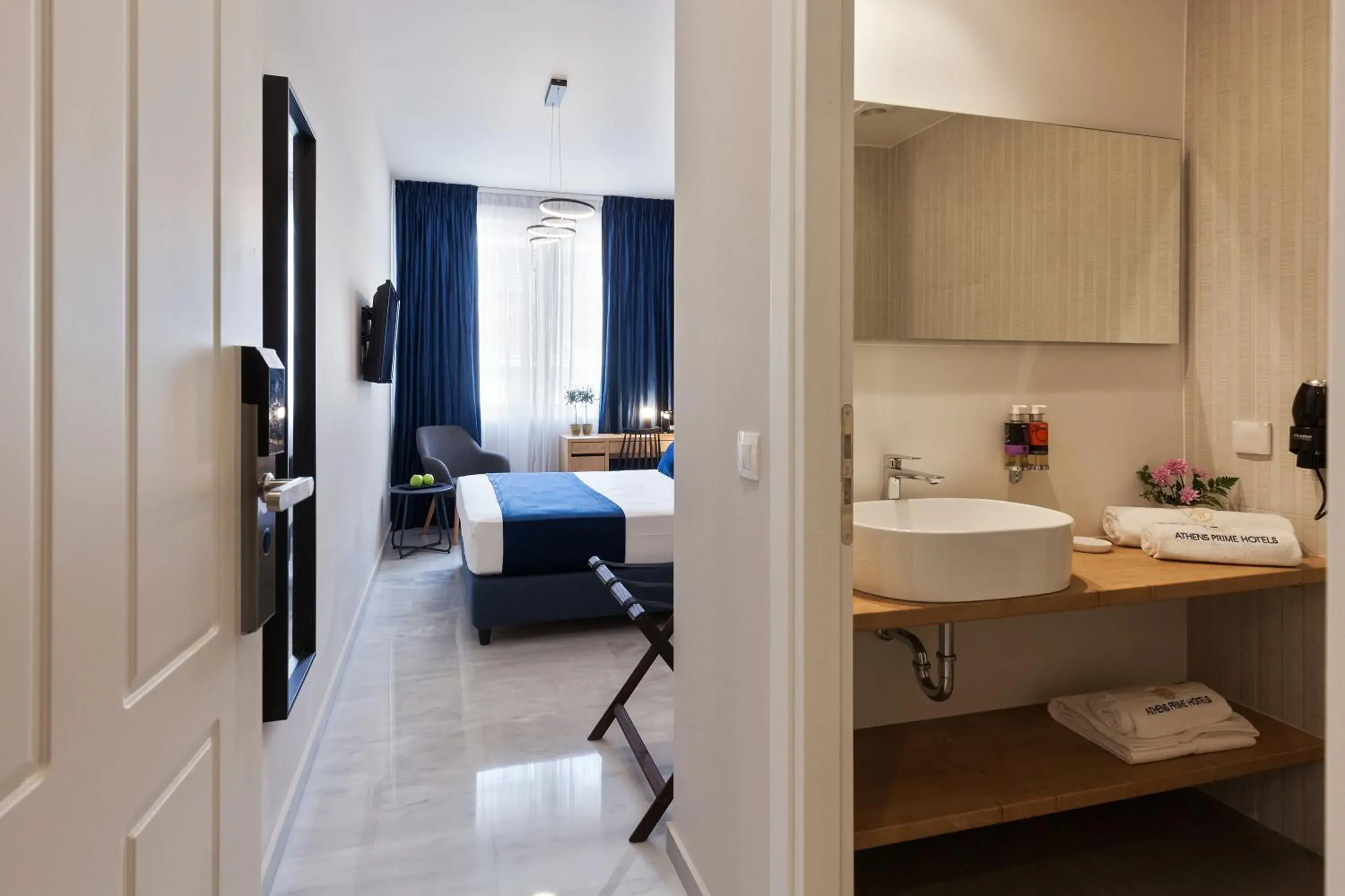 Photo of the whole room, Bed in Trendy Hotel by Athens Prime Hotels Photo of the whole room, Bed in Trendy Hotel by Athens Prime Hotels