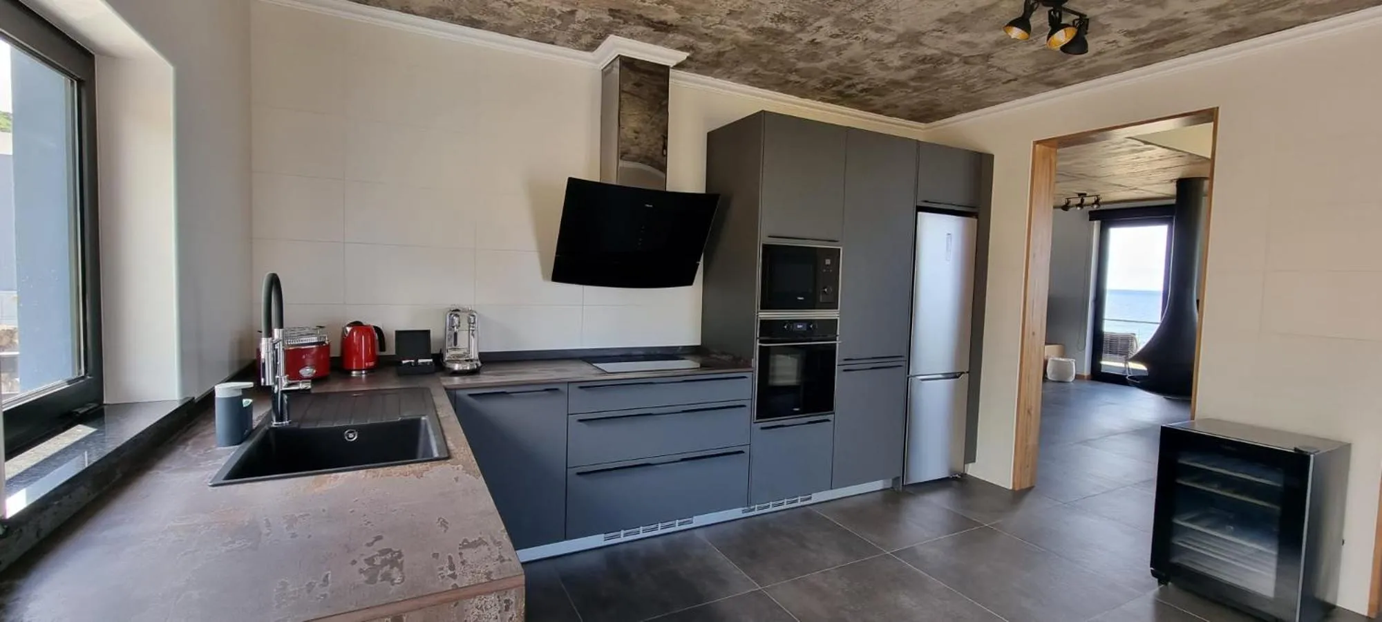 Kitchen or kitchenette in Villas do Mar