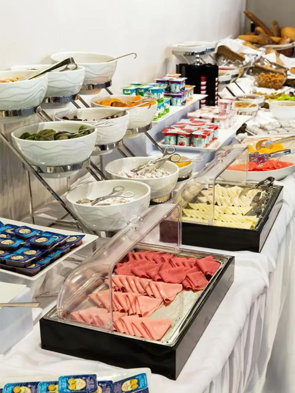 Restaurant/places to eat in Sultanat Hotel Restaurant/places to eat in Sultanat Hotel