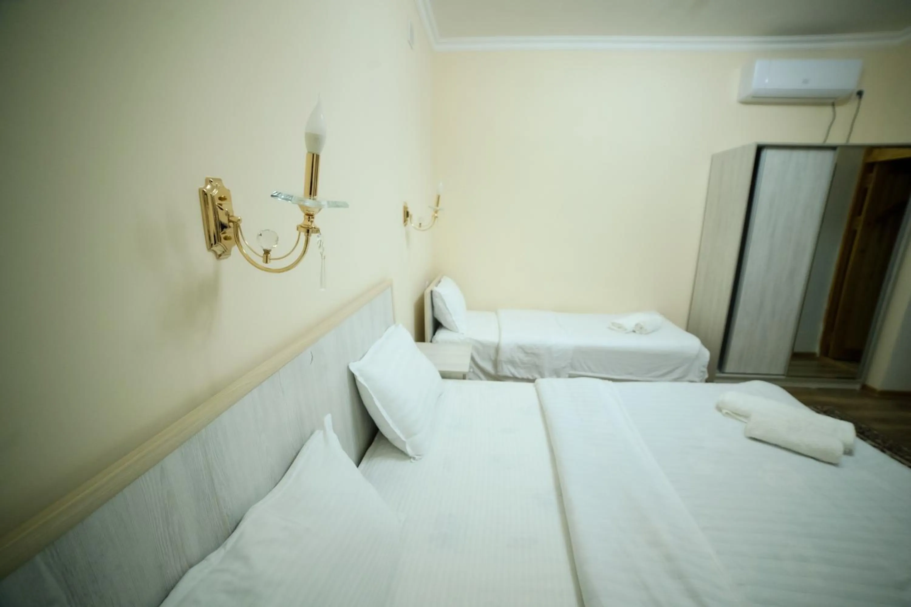 Bedroom, Bed in Sultanat Hotel