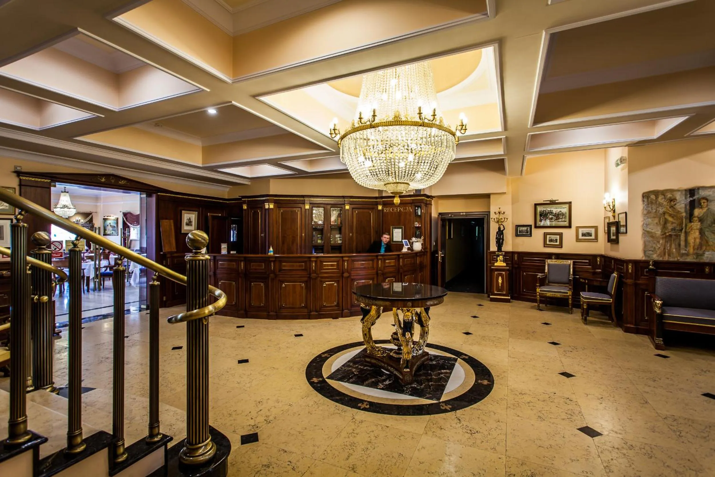 Lobby or reception in Hotel na Podzamczu