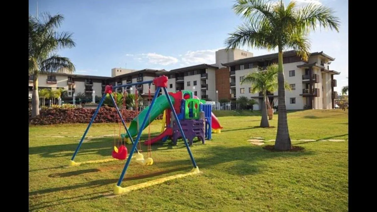 Children play ground in Life Resort beira lago próx a esplanada