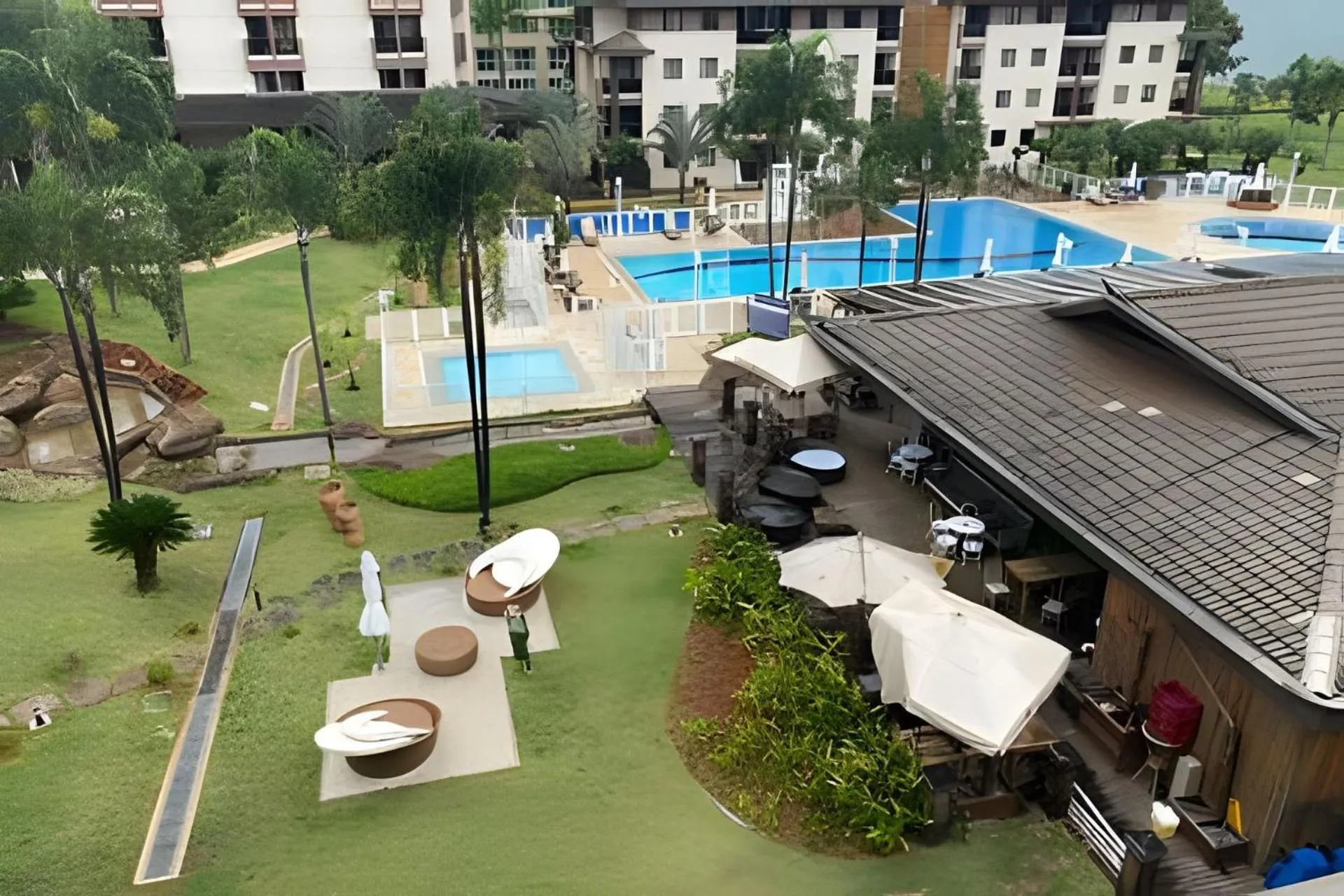 Swimming pool in Life Resort beira lago próx a esplanada