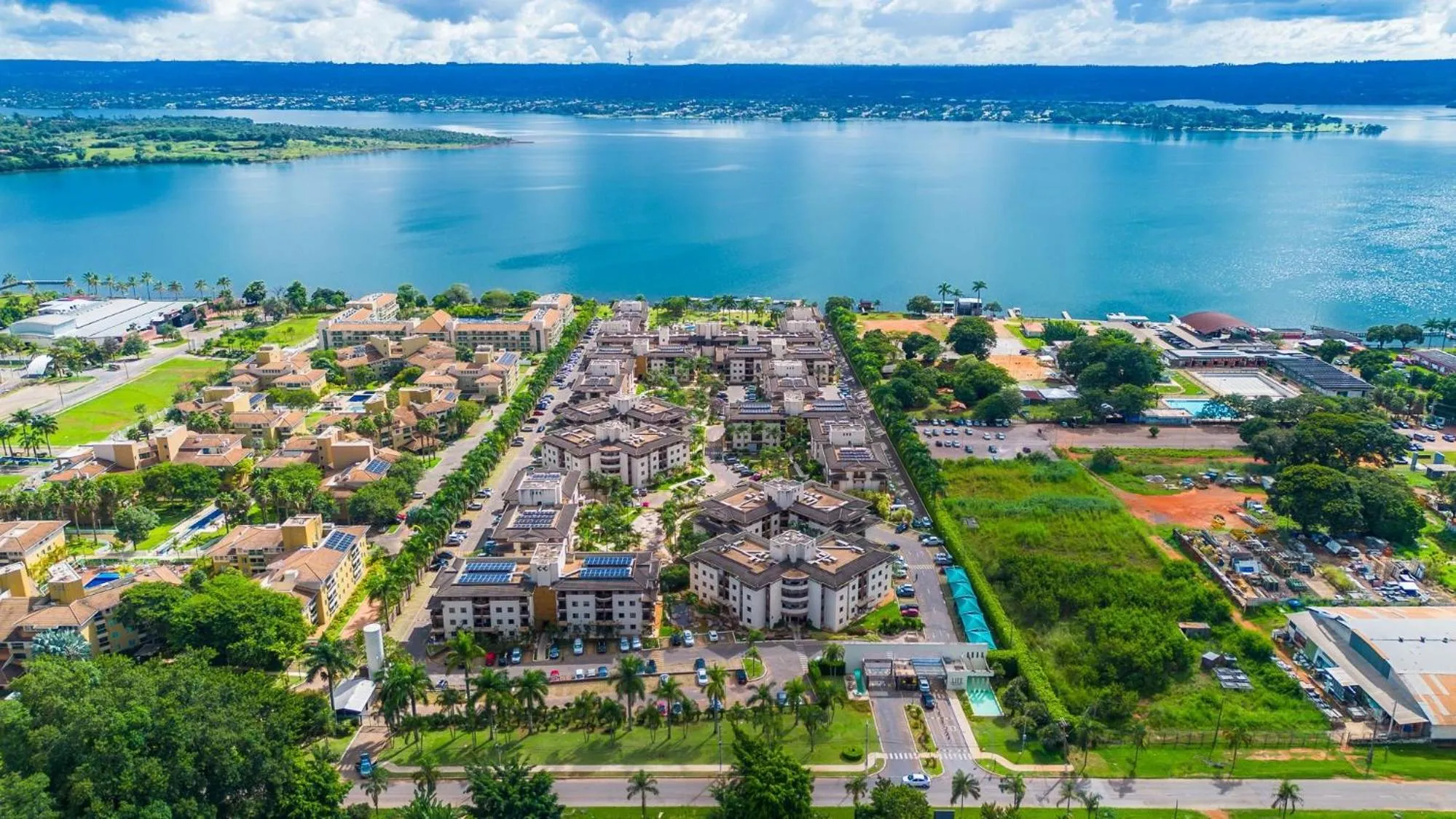 Life Resort beira lago próx a esplanada