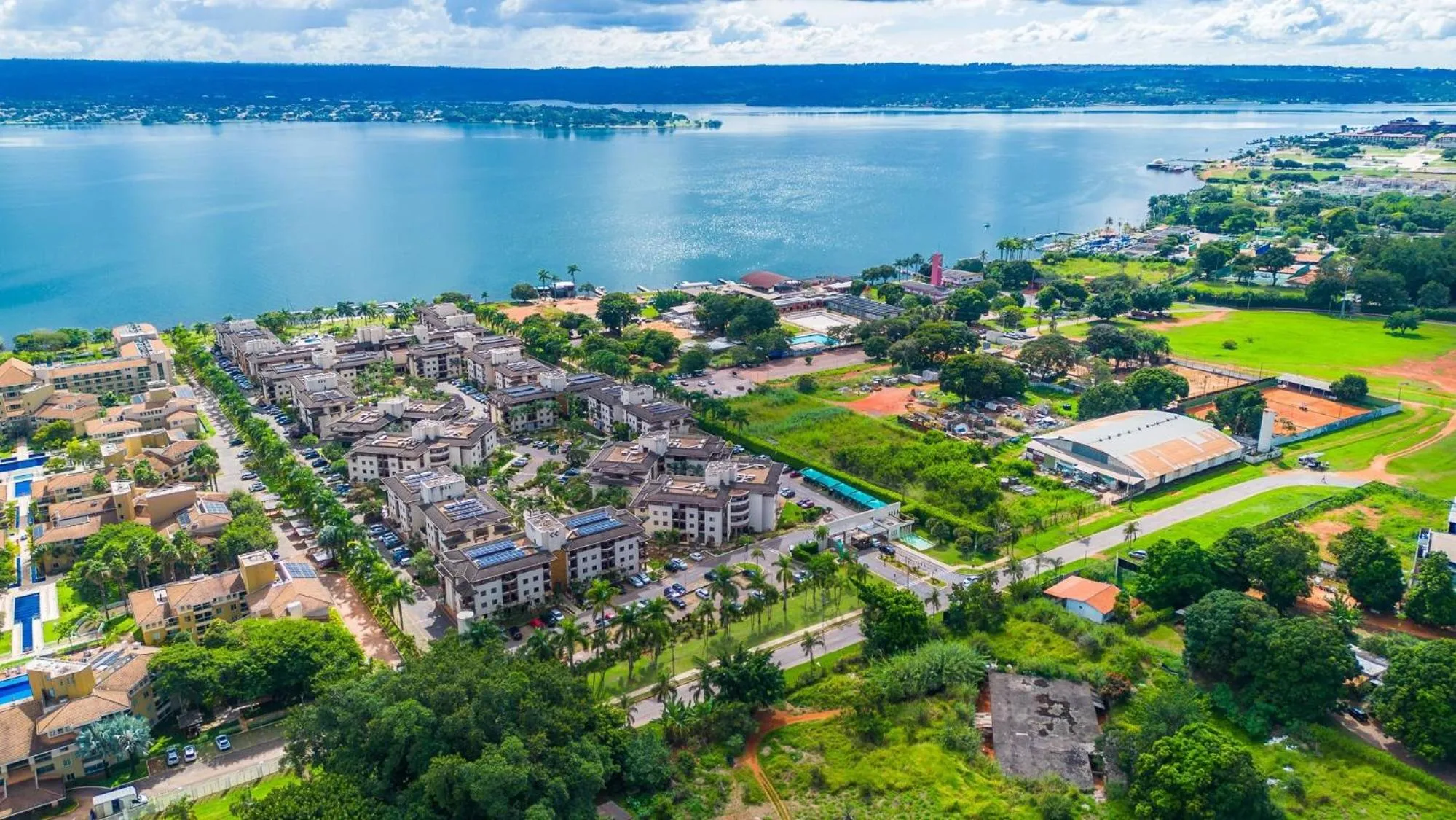 Life Resort beira lago próx a esplanada