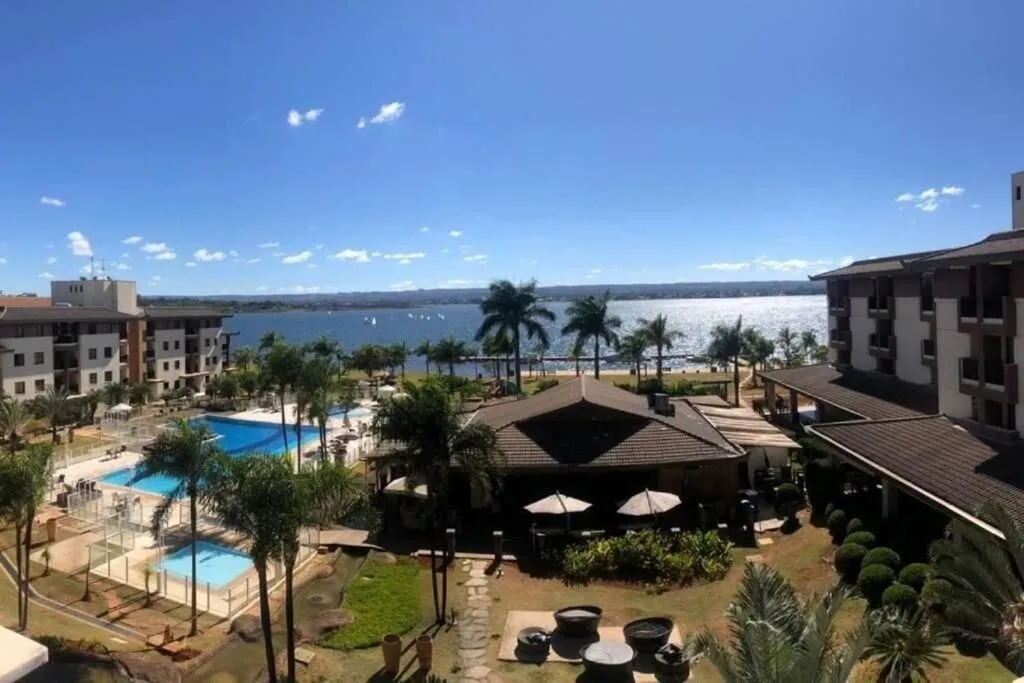 Life Resort beira lago próx a esplanada