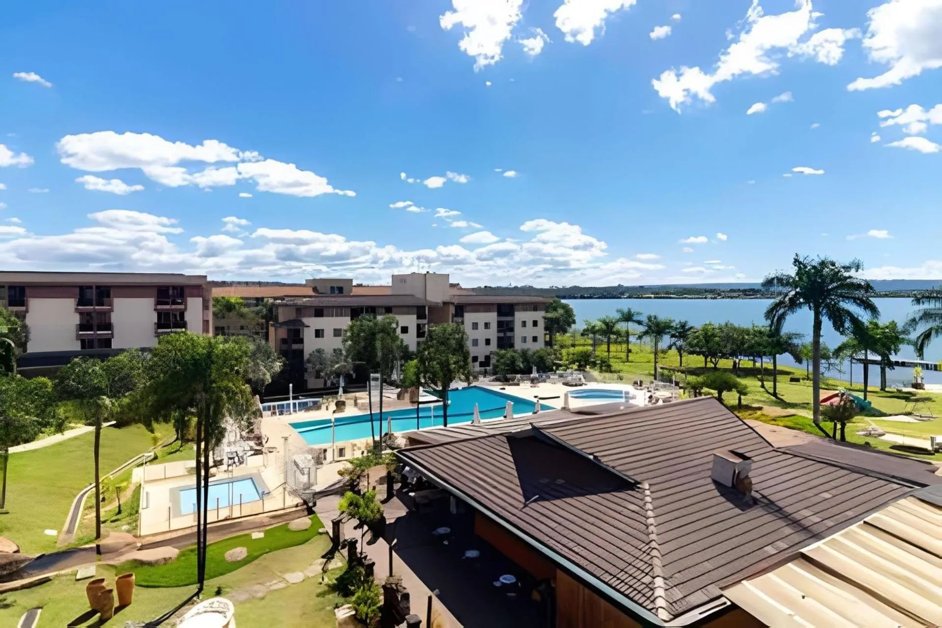 Pool view in Life Resort beira lago próx a esplanada