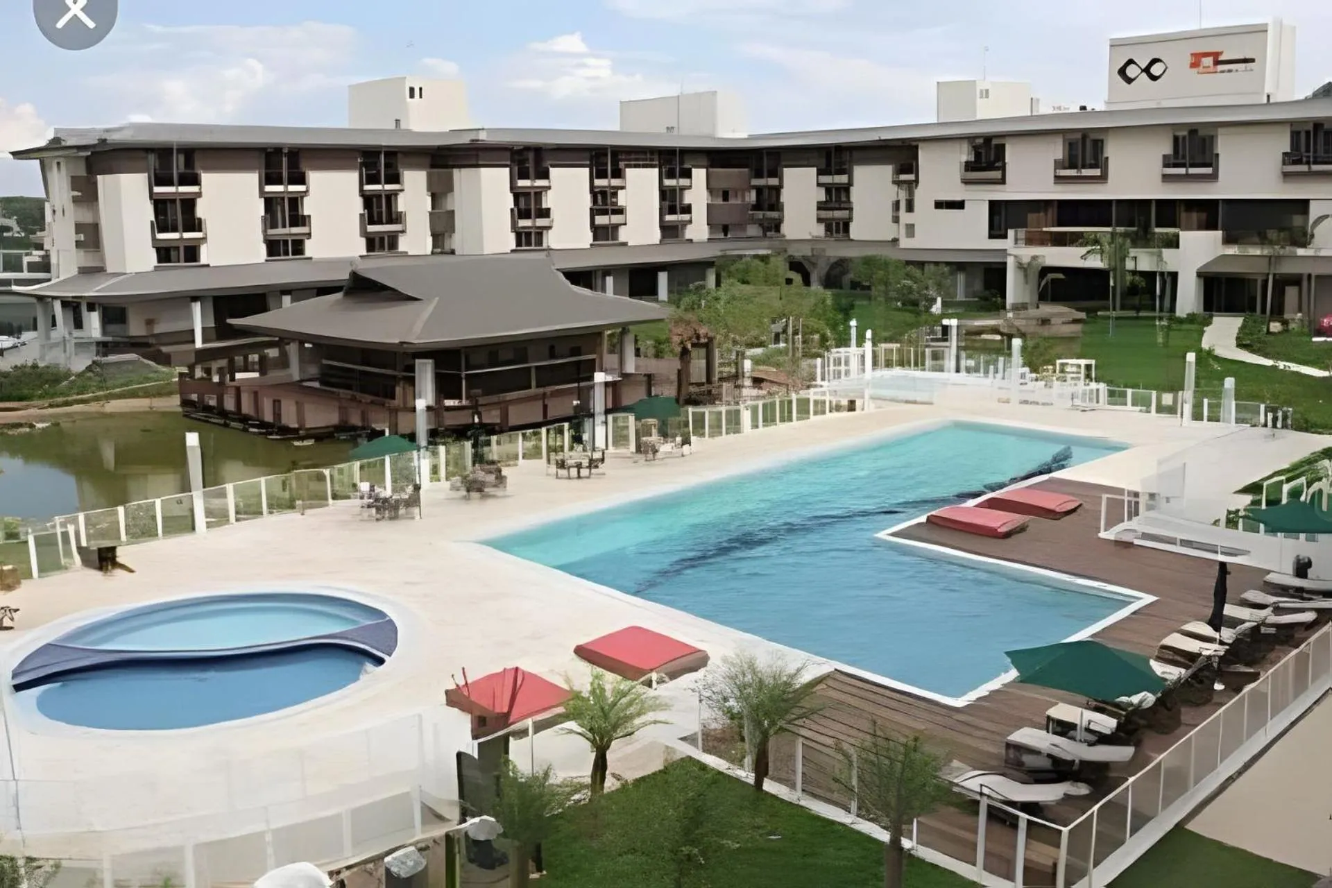 Swimming pool in Life Resort beira lago próx a esplanada