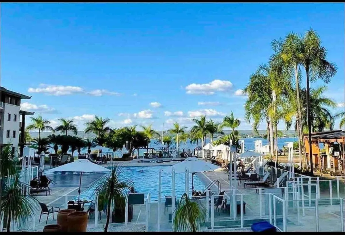 Swimming pool in Life Resort beira lago próx a esplanada
