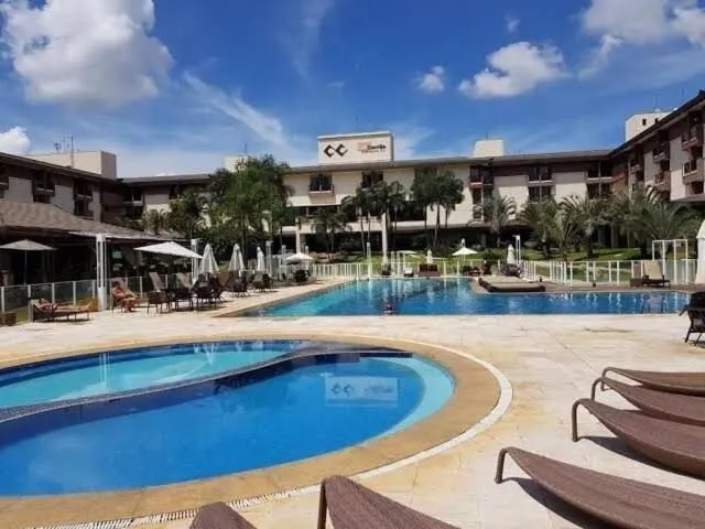 Swimming pool in Life Resort beira lago próx a esplanada