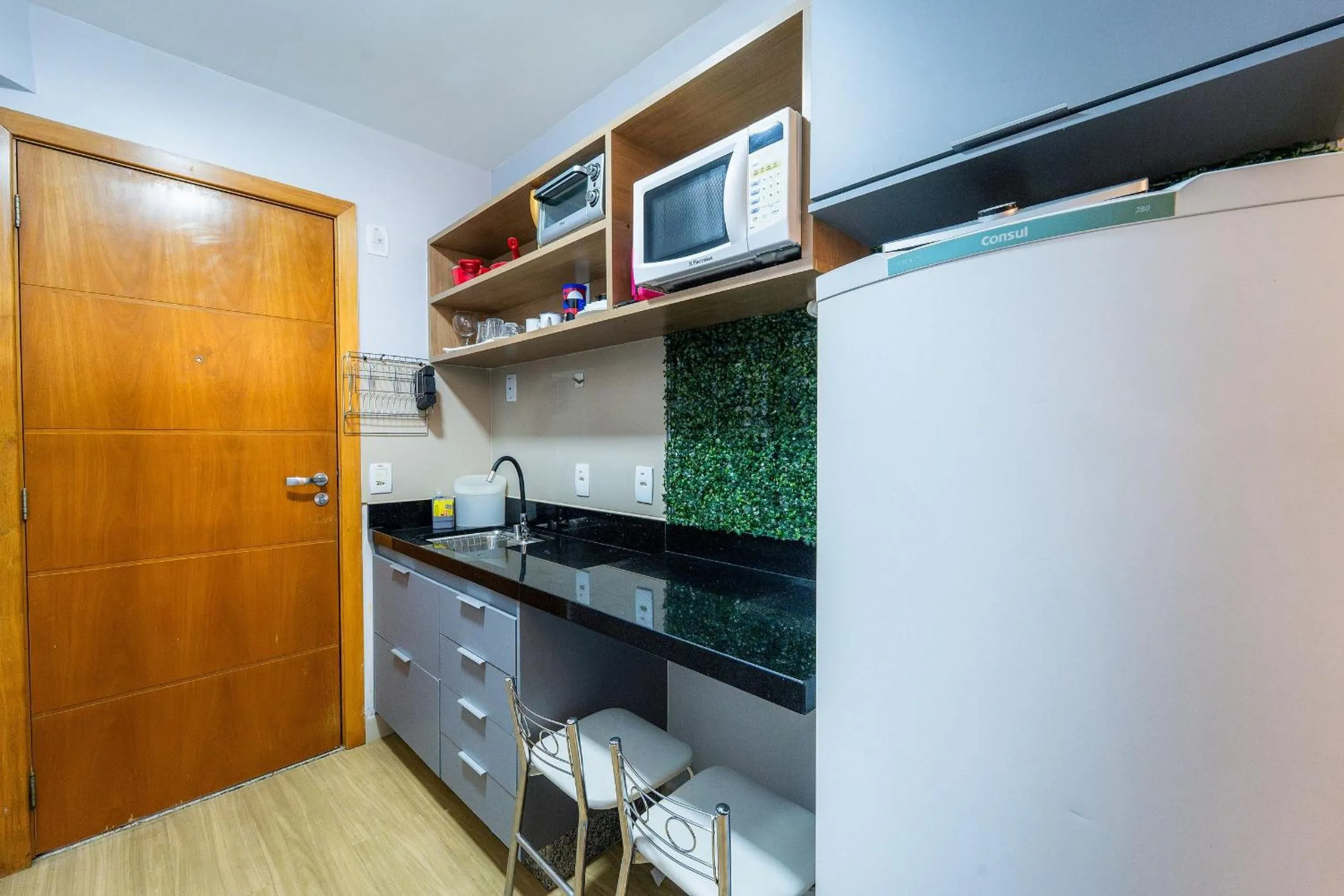 Life Resort beira lago próx a esplanada