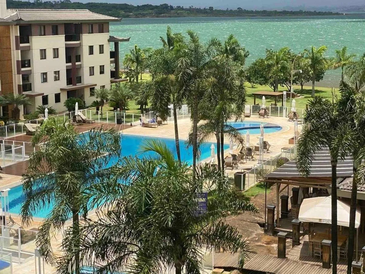 Swimming pool in Life Resort beira lago próx a esplanada