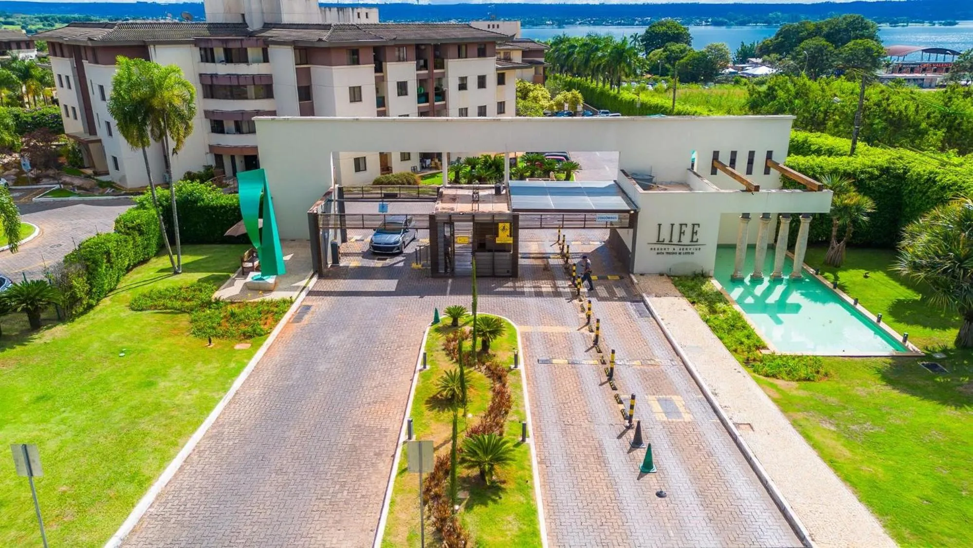 Life Resort beira lago próx a esplanada