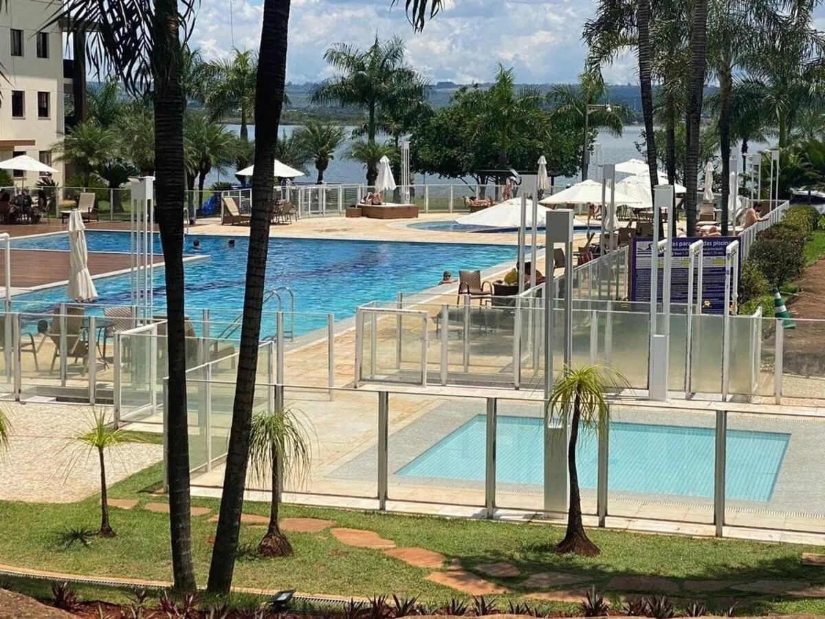Swimming pool in Life Resort beira lago próx a esplanada