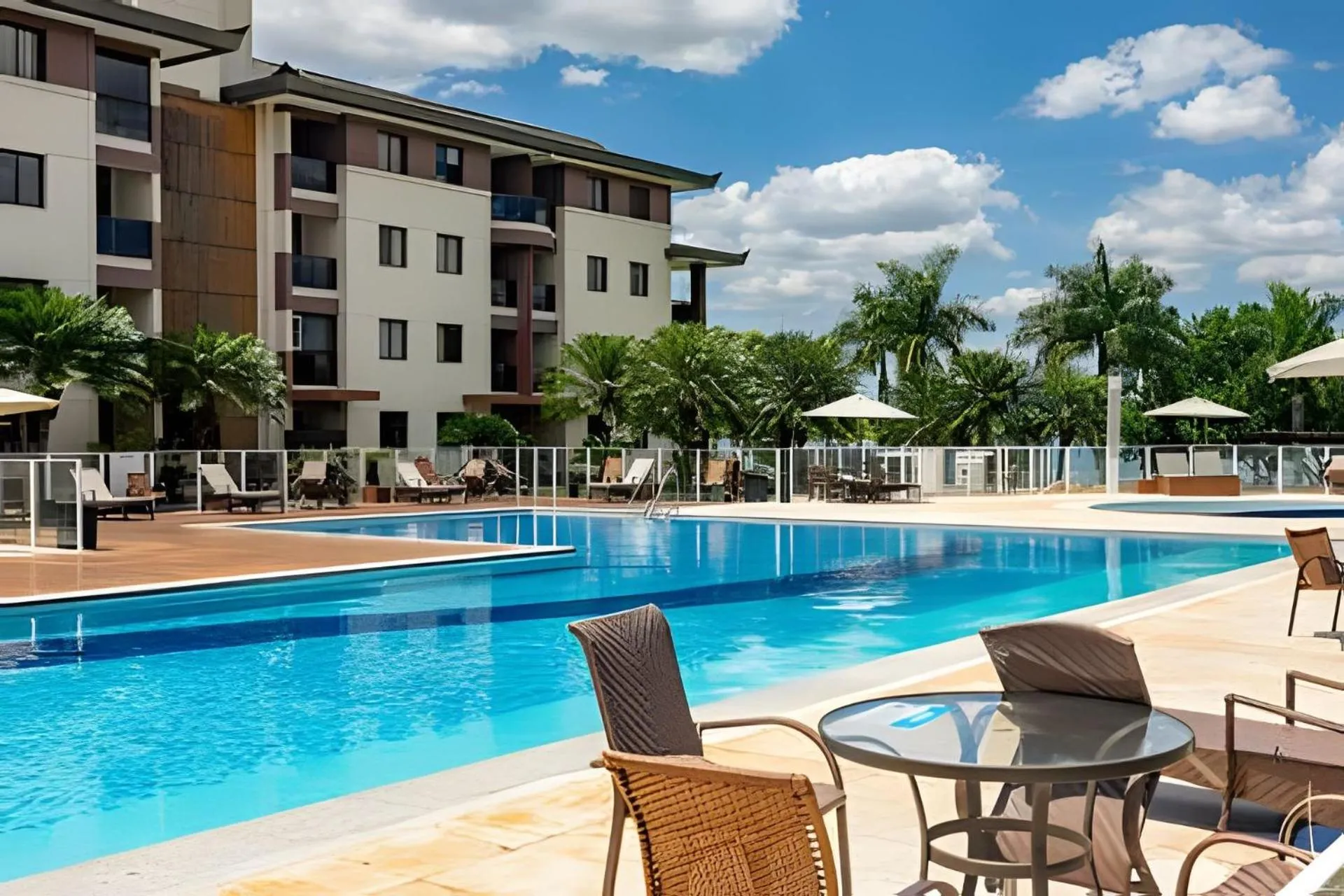Swimming pool in Life Resort beira lago próx a esplanada