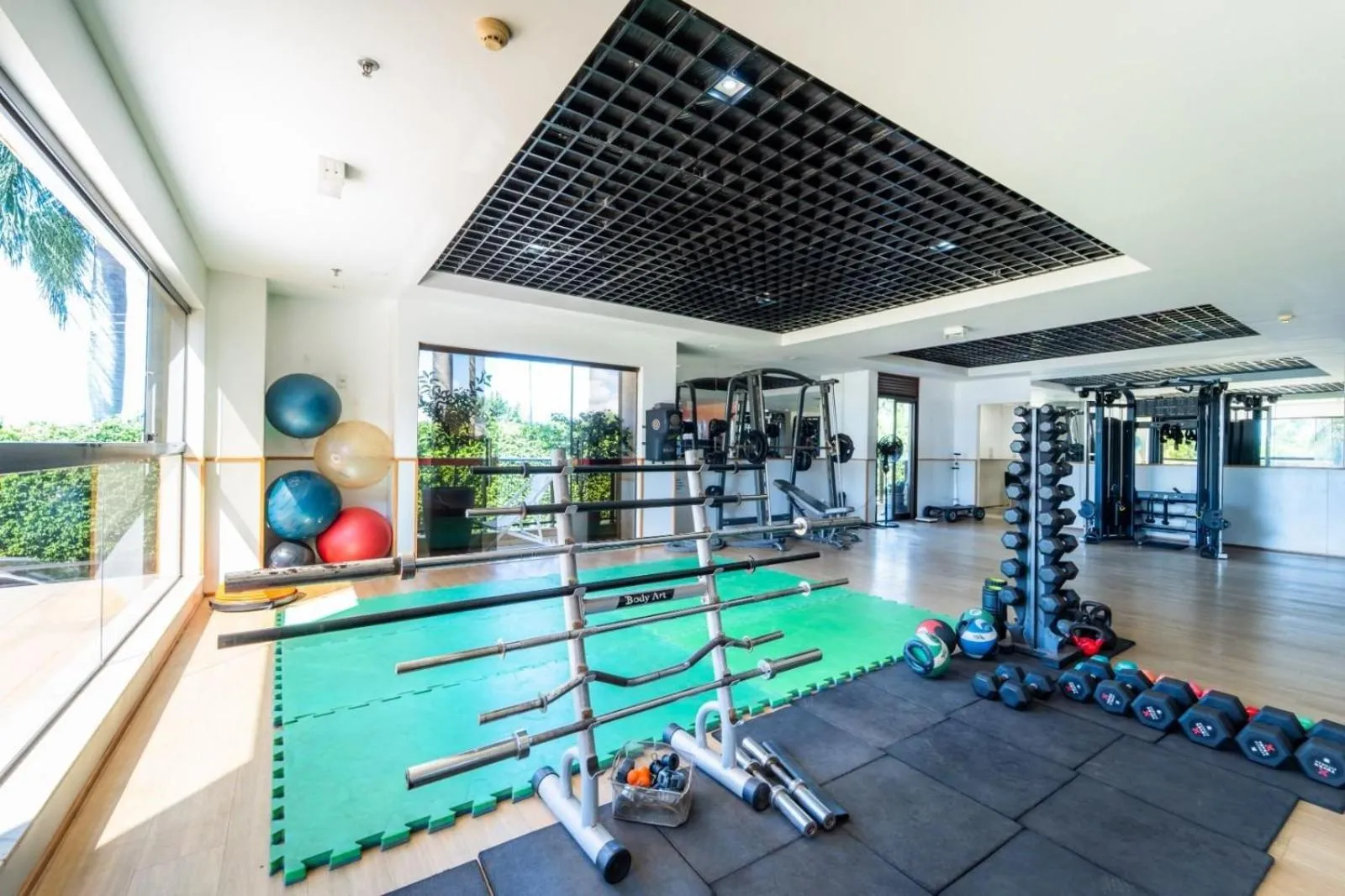 Life Resort beira lago próx a esplanada