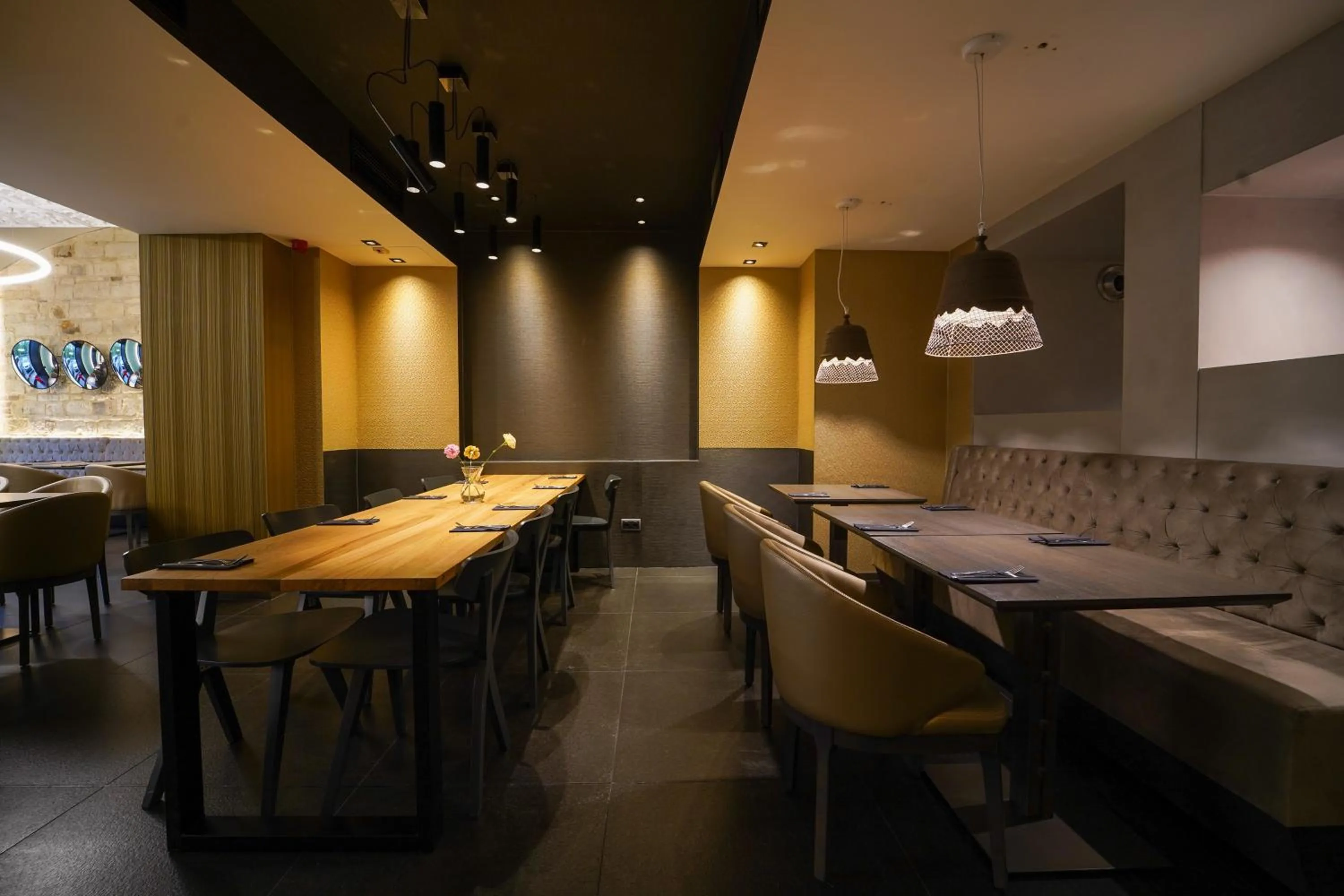 Restaurant/places to eat in 987 Design Prague Hotel