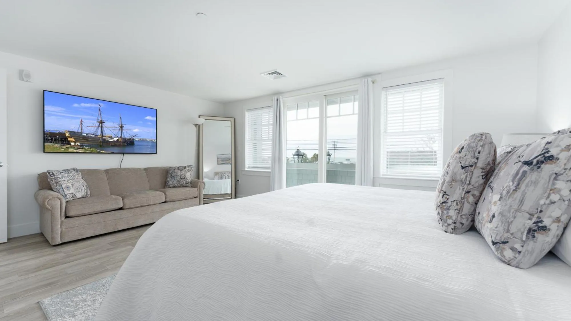 Apartment with Sea View in Thomas Sea Suites at Harbourtown