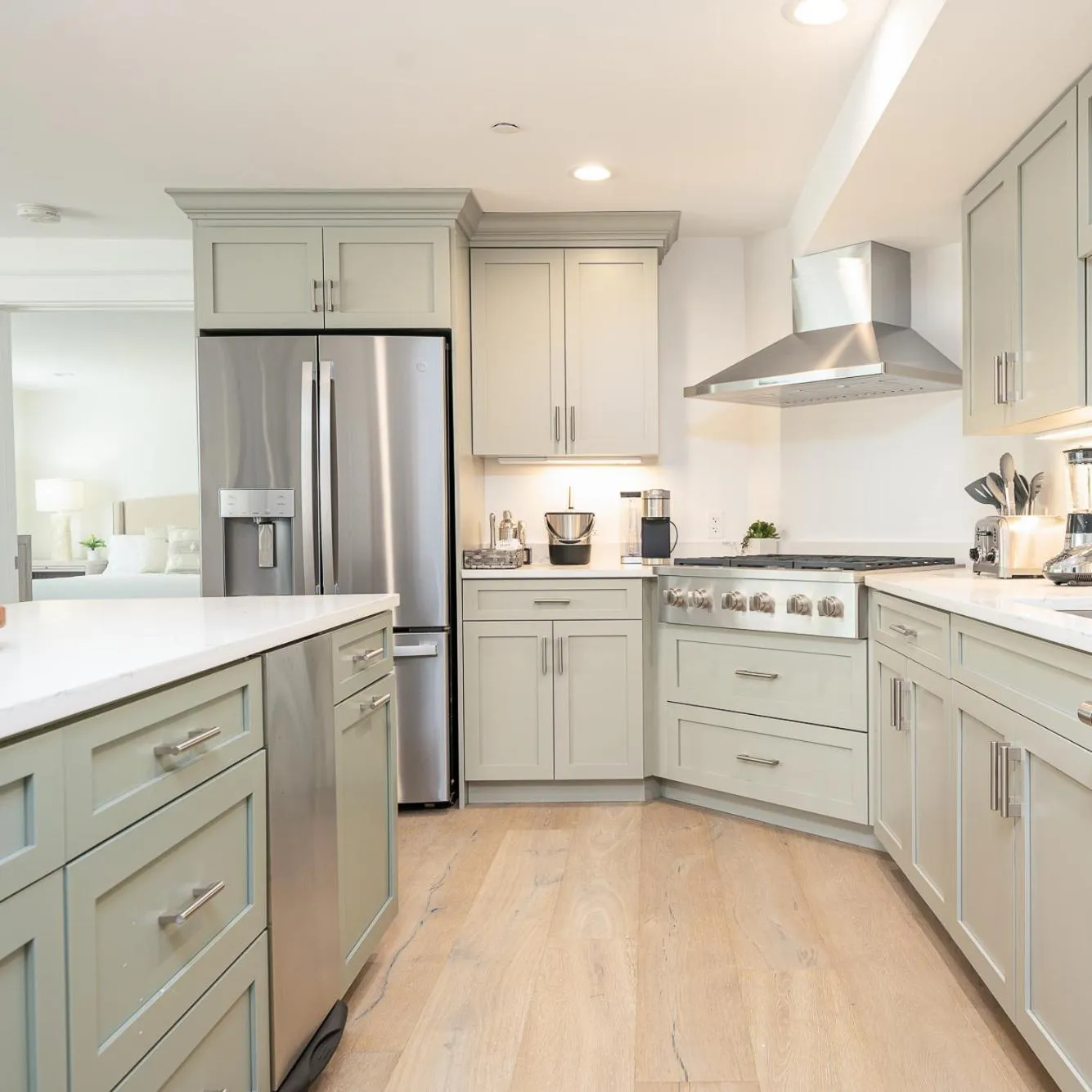 Kitchen or kitchenette in Thomas Sea Suites at Harbourtown