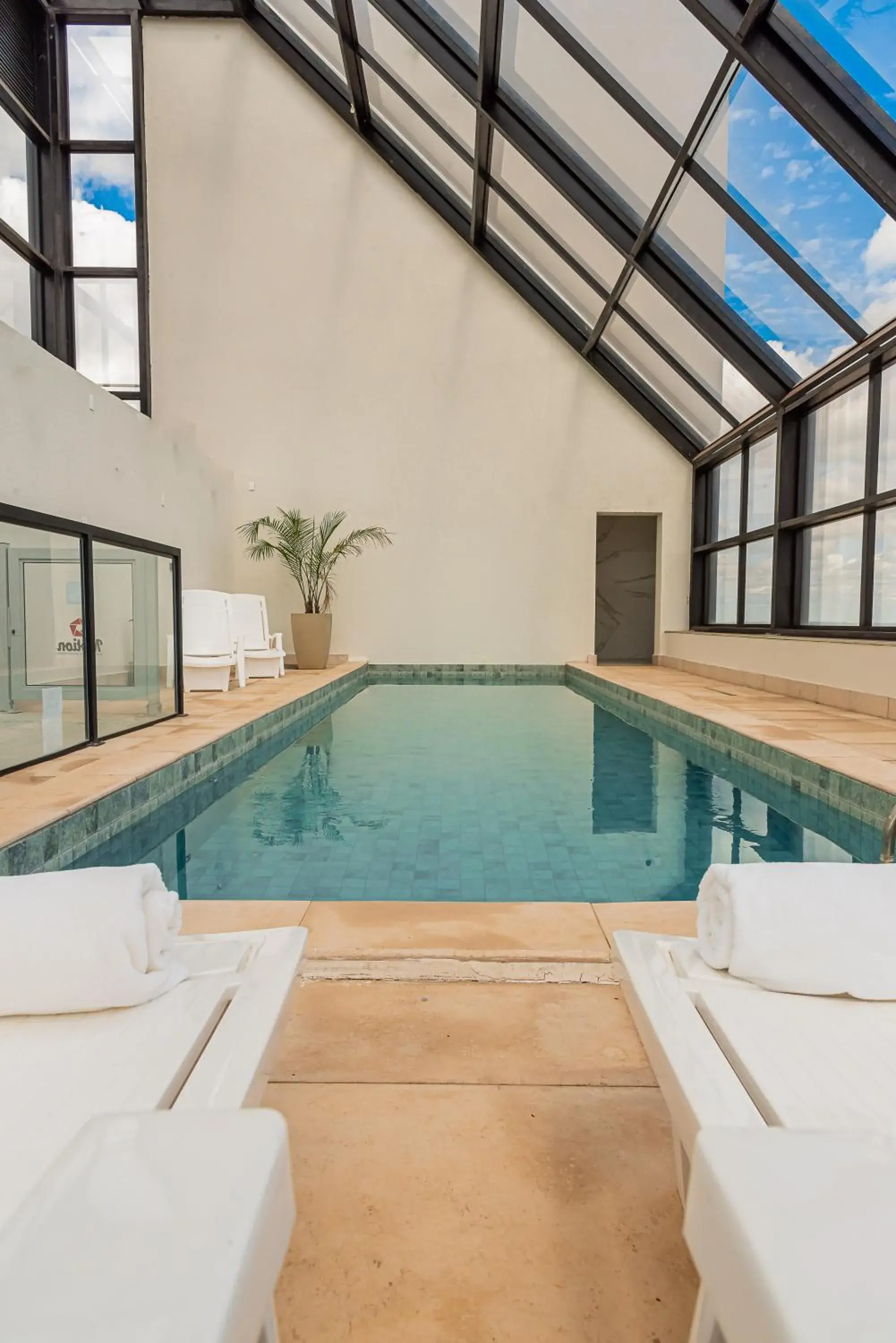 Swimming pool in Rio Hotel by Bourbon Maringá Swimming pool in Rio Hotel by Bourbon Maringá